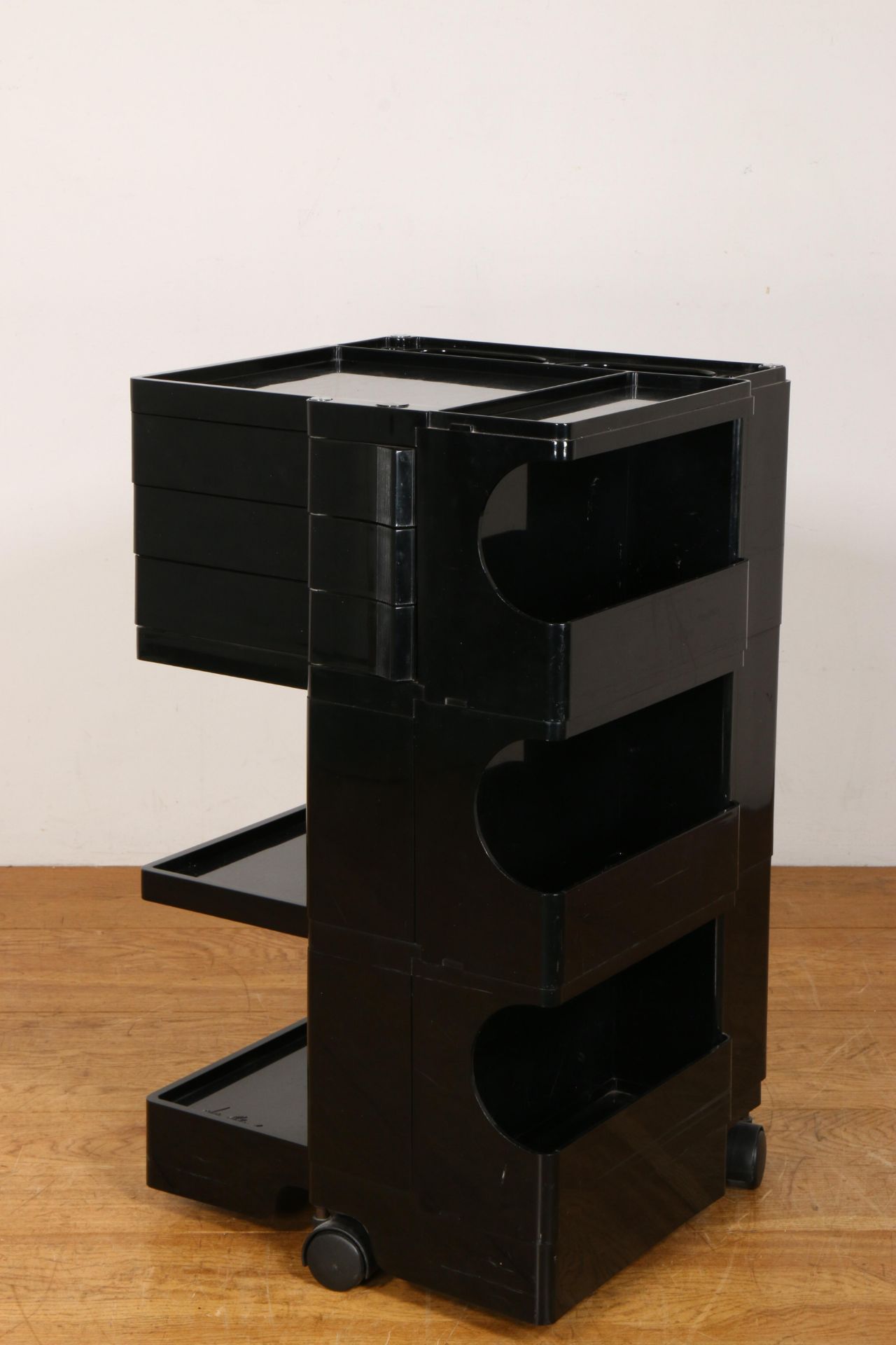 Joe Colombo voor Bieffeplast, Italië, zwart kunststoffen 'Boby' trolley, ontwerp 1970.