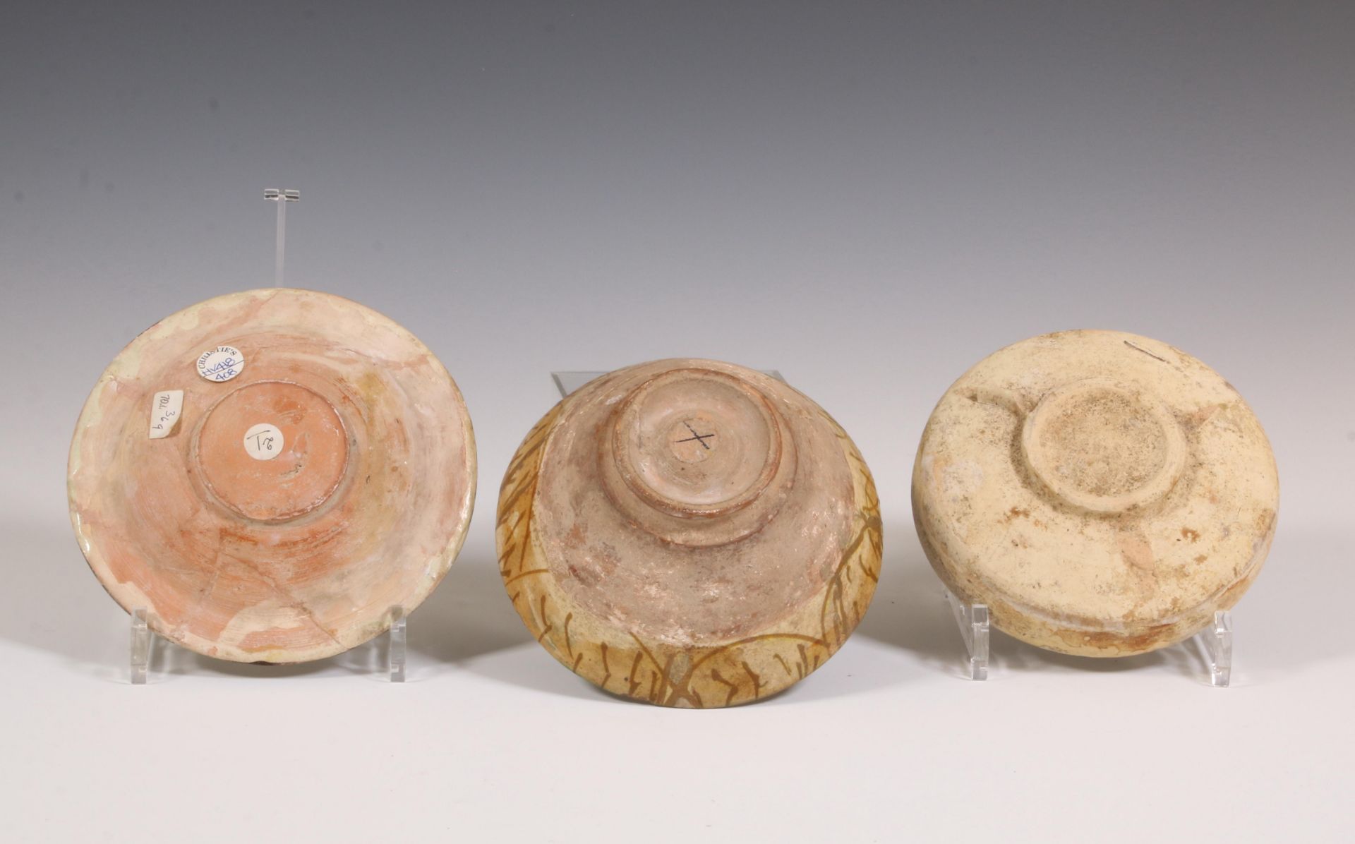 Persia, Nishapur, a bowl with bird in the centre, ca. 10th century; - Bild 2 aus 3