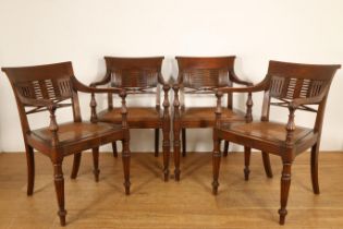 Set van vier teakhouten koloniale fauteuils in Raffles-stijl,