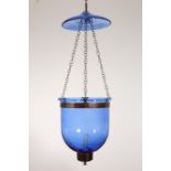 Blauw glazen eierlamp, 20e eeuw