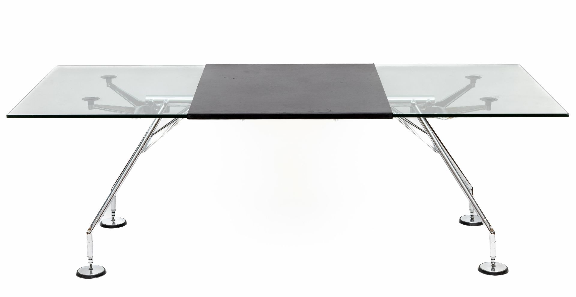 Norman Foster voor Tecno, Italië, 'Nomos' tafel, ontwerp 1986,