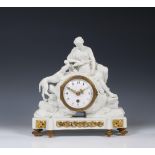 Frankrijk, pendulette in biscuit kast fabricaat Sevres, ca. 1900;