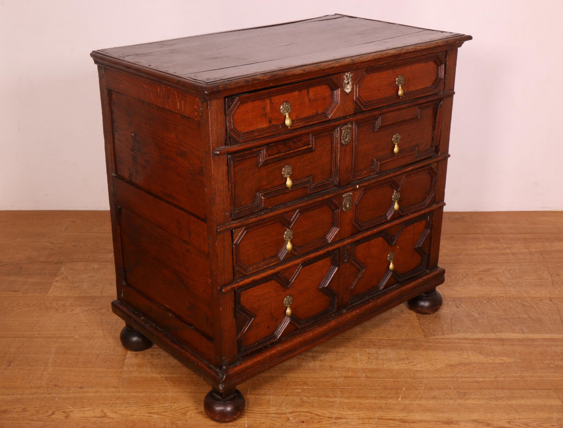 Engeland, eikenhouten commode in Jacobean-stijl, circa 1700, - Bild 2 aus 3