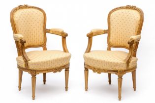Paar notenhouten fauteuils, Transitie, 18e eeuw,