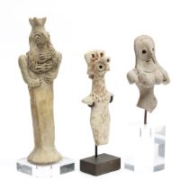 Syrië, Terracotta Idol, and Syria an Idol in the Hama type, ca. 2nd Mill BC;