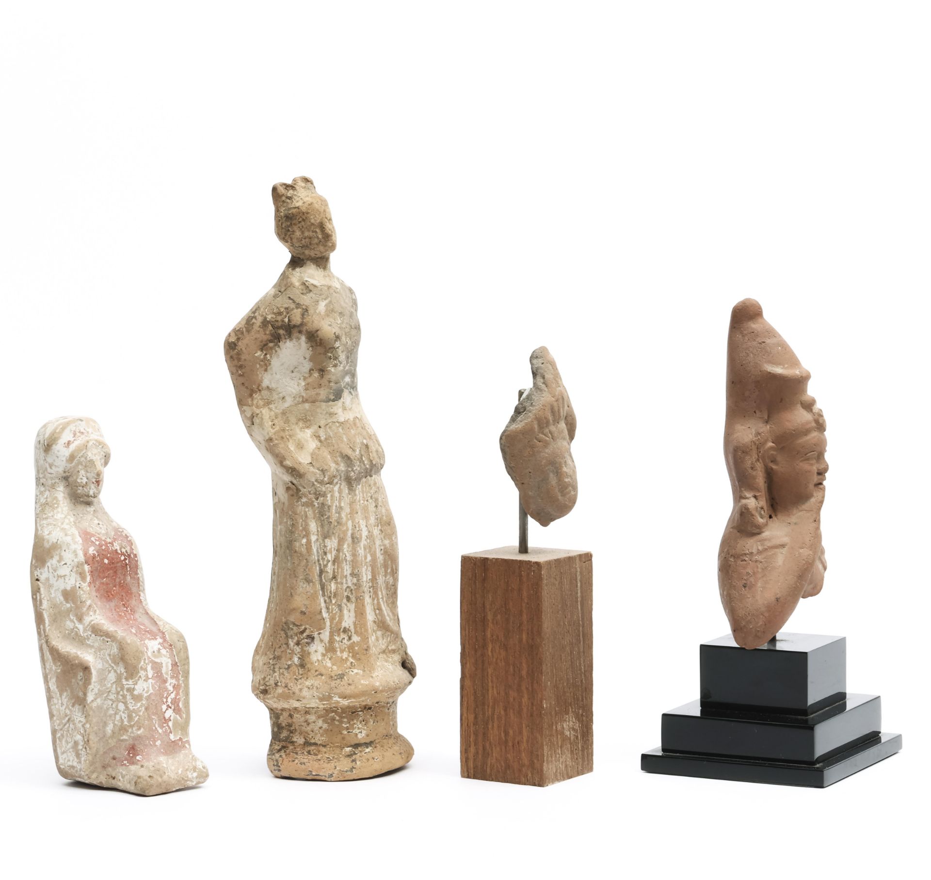 Greek terracotta fragment of Harpocratus, Ptolomeic and South Italy two terracotta female figures, c - Bild 3 aus 3
