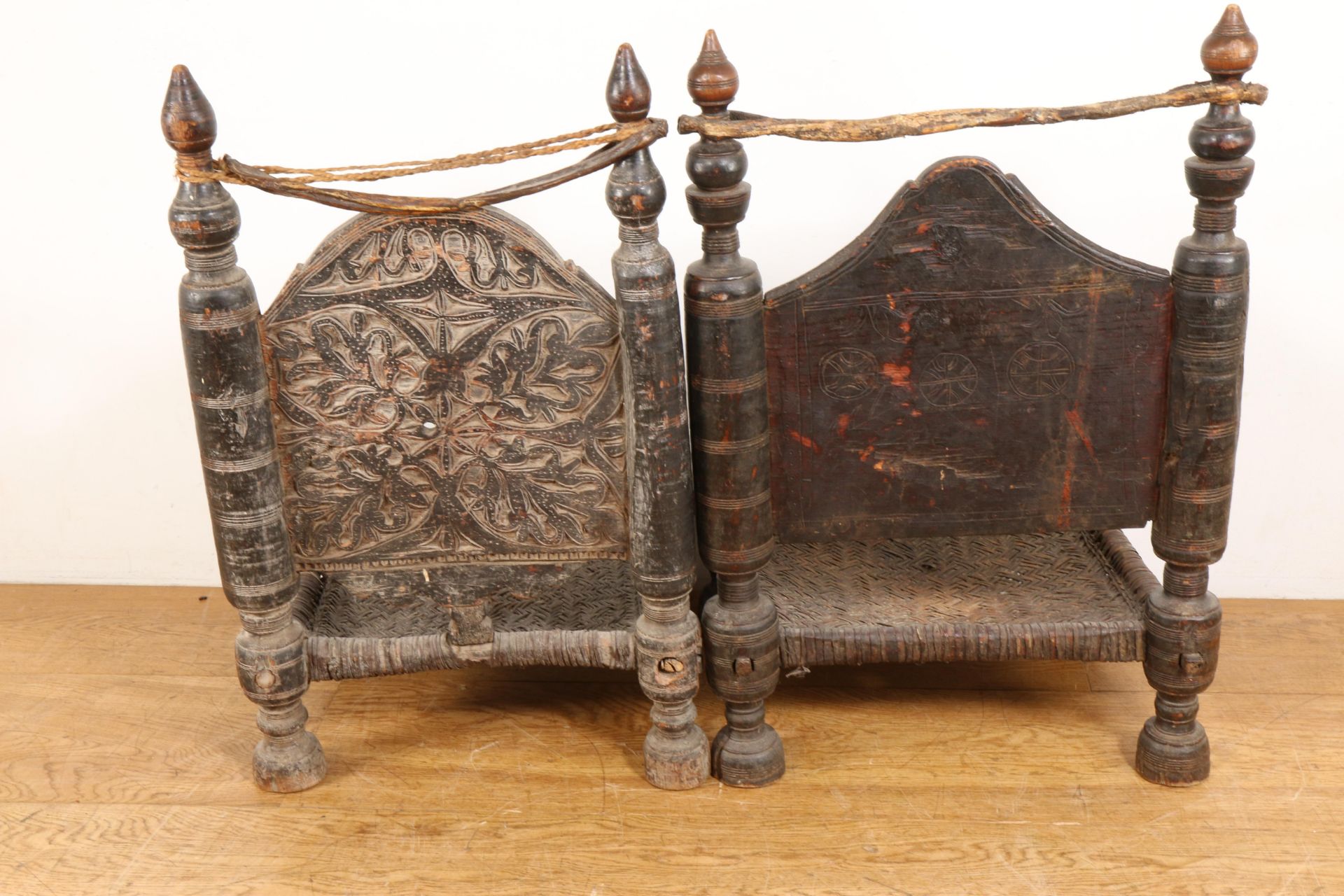 Pakistan, Swat Valley, two carved wooden low chairs and a stool, - Bild 3 aus 4