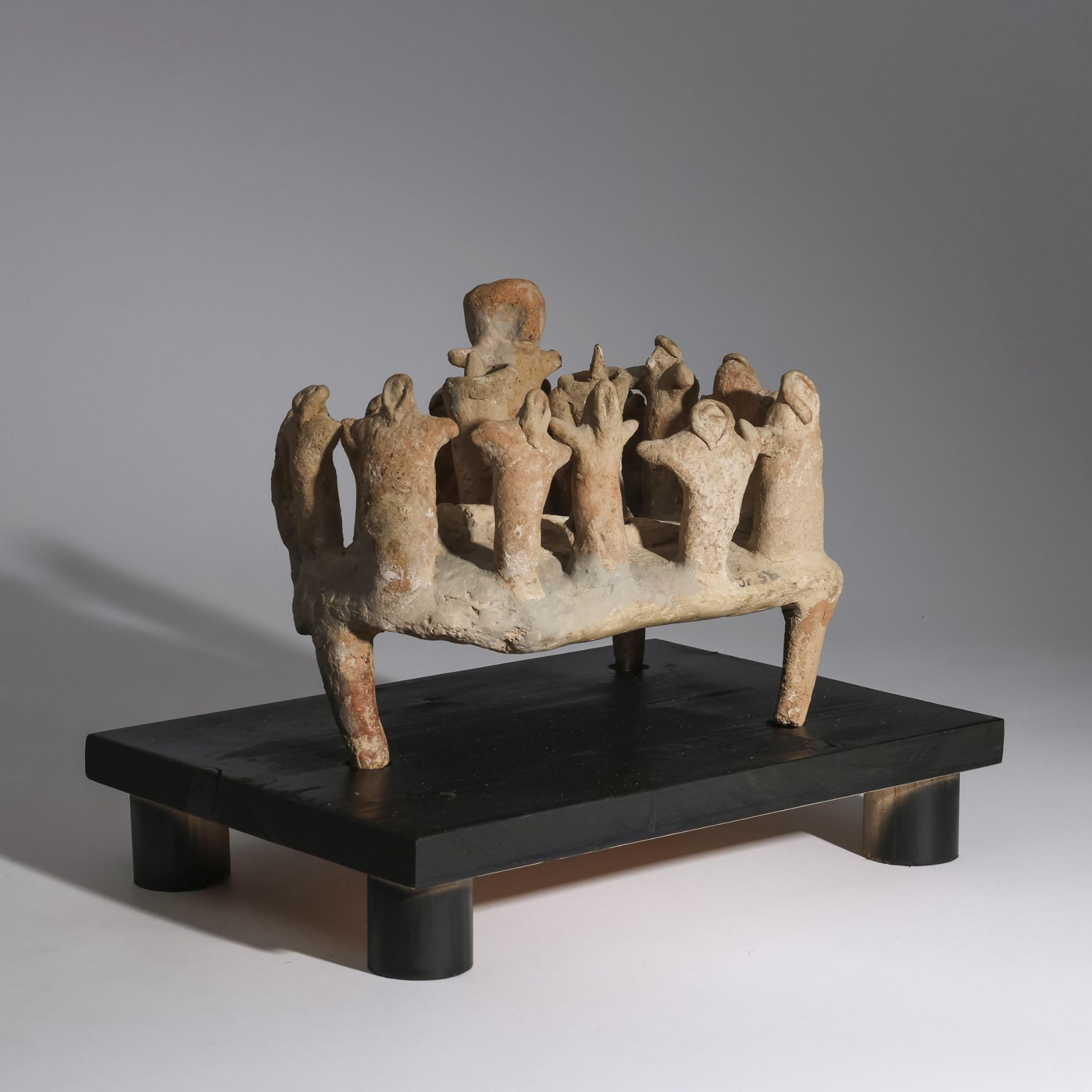 A Persian terracotta funeral votif platform, Kerman, 2nd Mill. BC, - Bild 6 aus 7