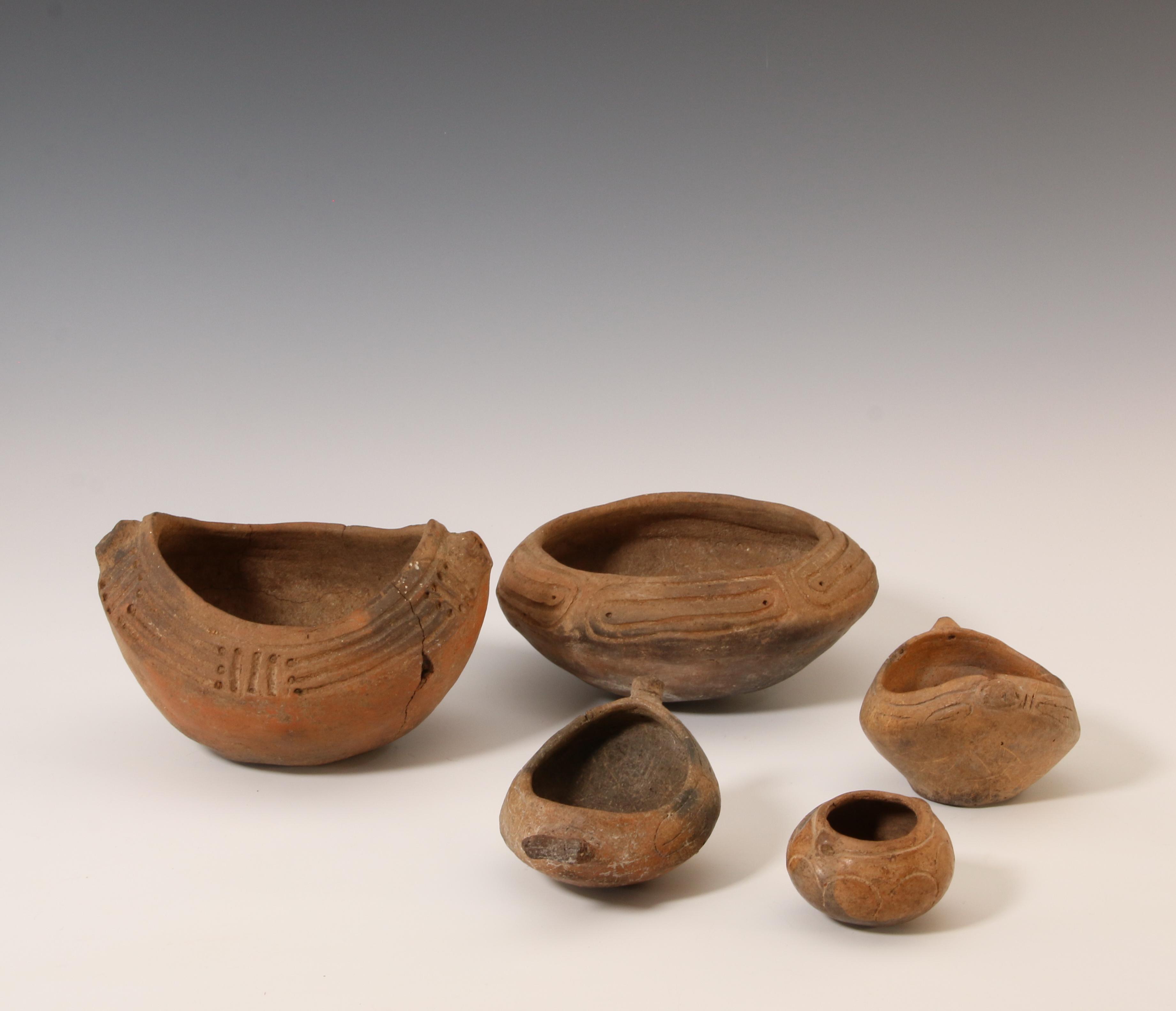 Haiti, Taino, a collection of five terracotta bowls, ca. 1000-1500 AD. - Image 2 of 2