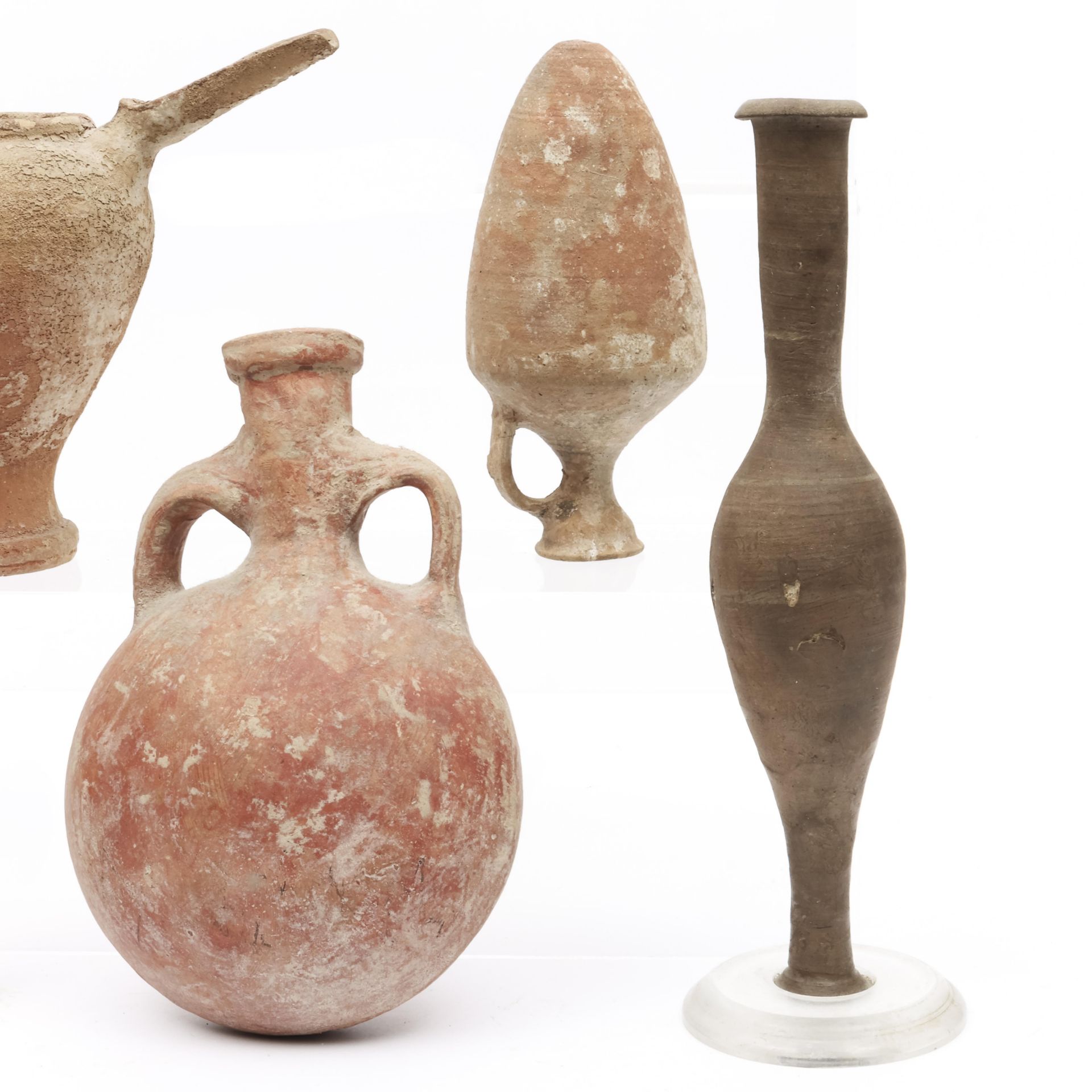 A collection of four Roman terracotta vessels, and three antique terracotta flasks, ca. 2nd century - Image 2 of 3