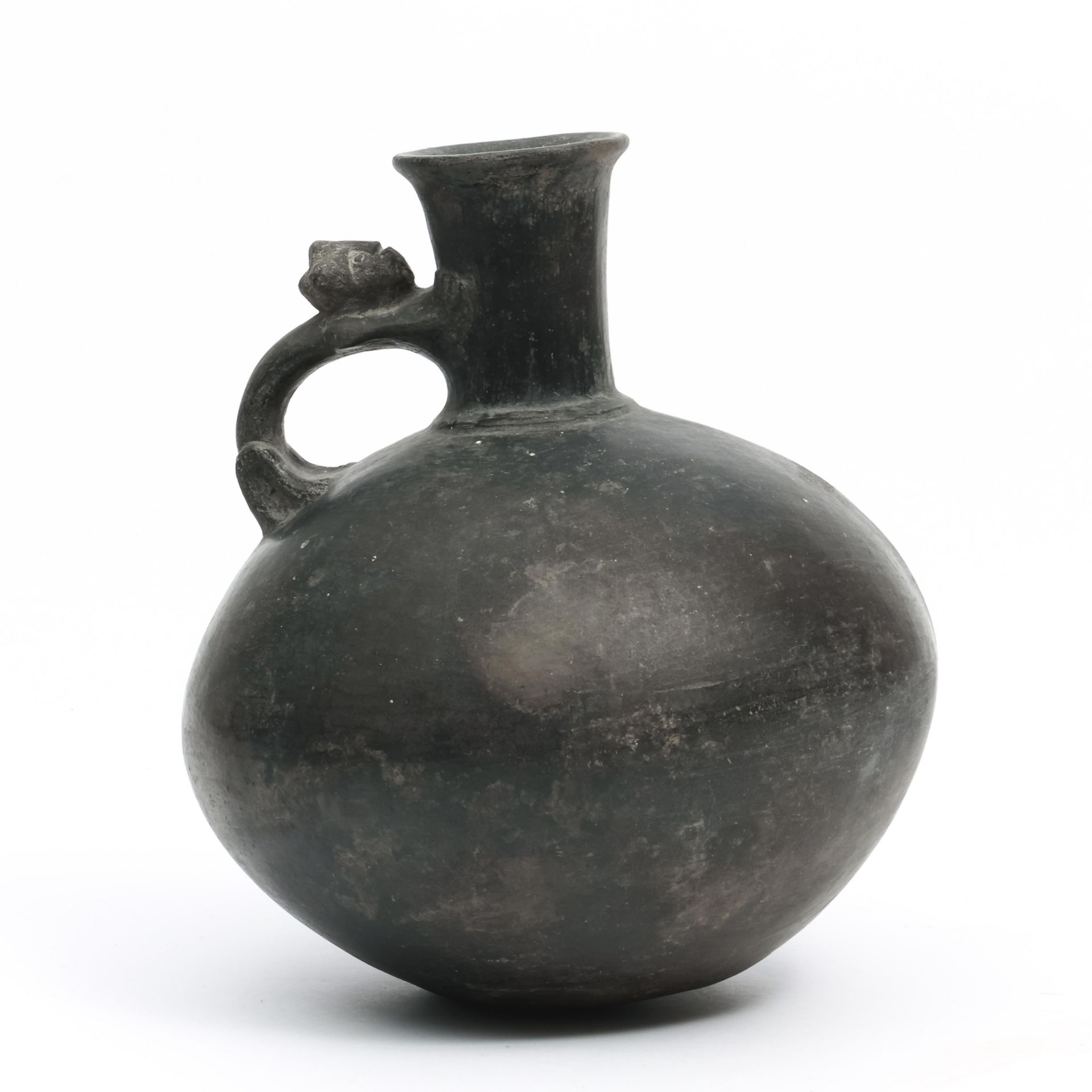 Peru, Lambayeque, a black pottery vessle with handle, 1100-1400 - Image 4 of 4