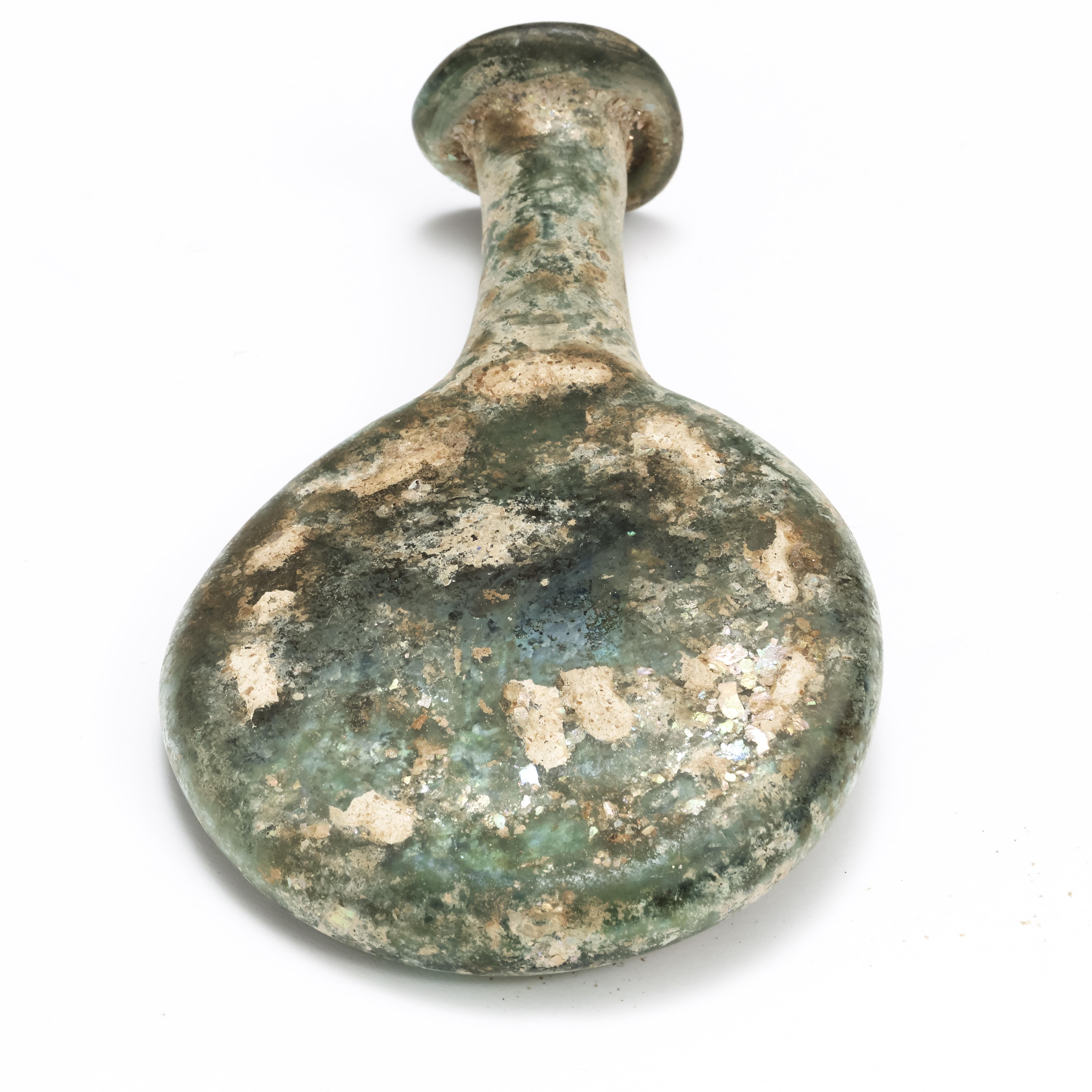 Roman a flat round glass pafum bottle, 3rd century - Image 2 of 4