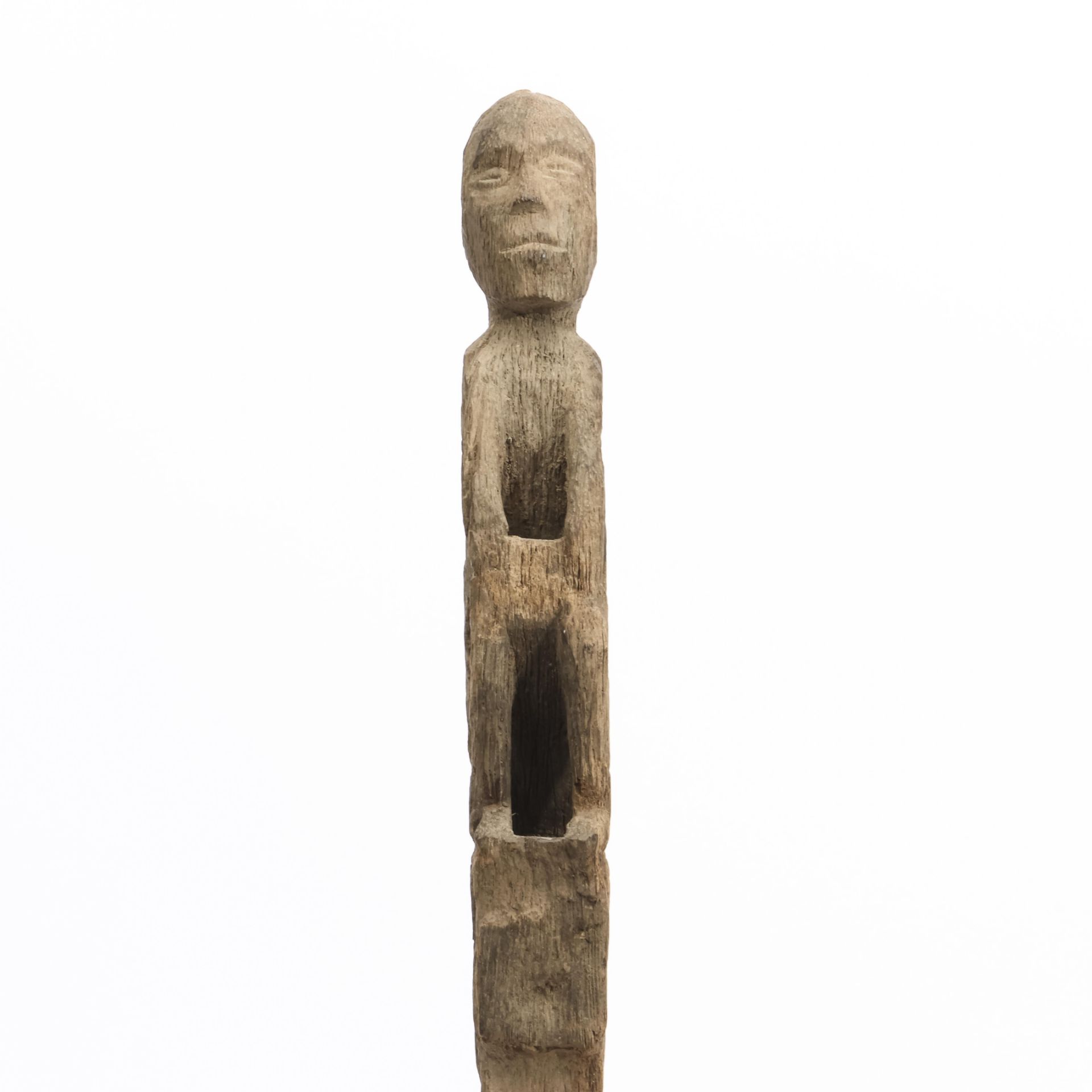 Borneo, Dayak, a wooden rice protector, squatting figure on top of a pole. - Bild 3 aus 3
