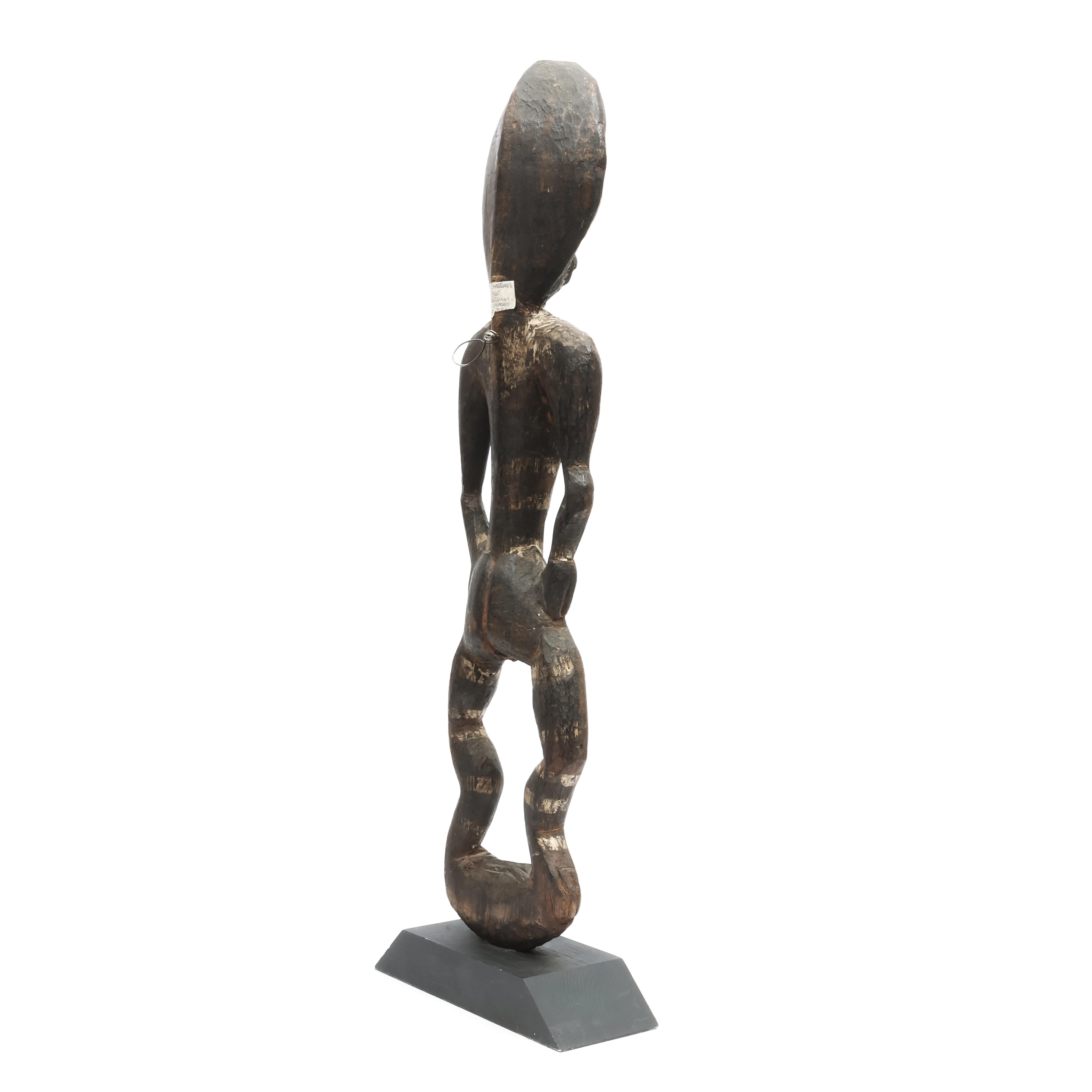 P.N. Guinea, Sepik, a standing female figure - Image 2 of 4