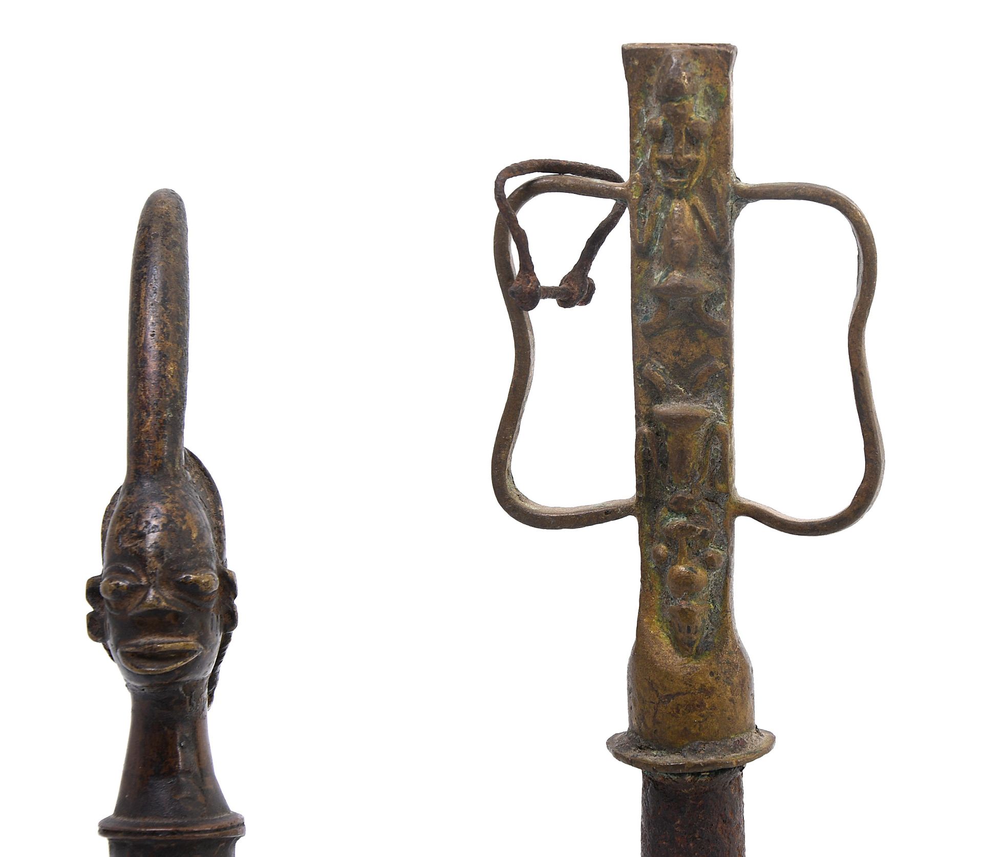 Nigeria, Ogoni, Edan, a bronze Yoruba bell and Lobi a iron sculpture of an animal. - Bild 4 aus 4