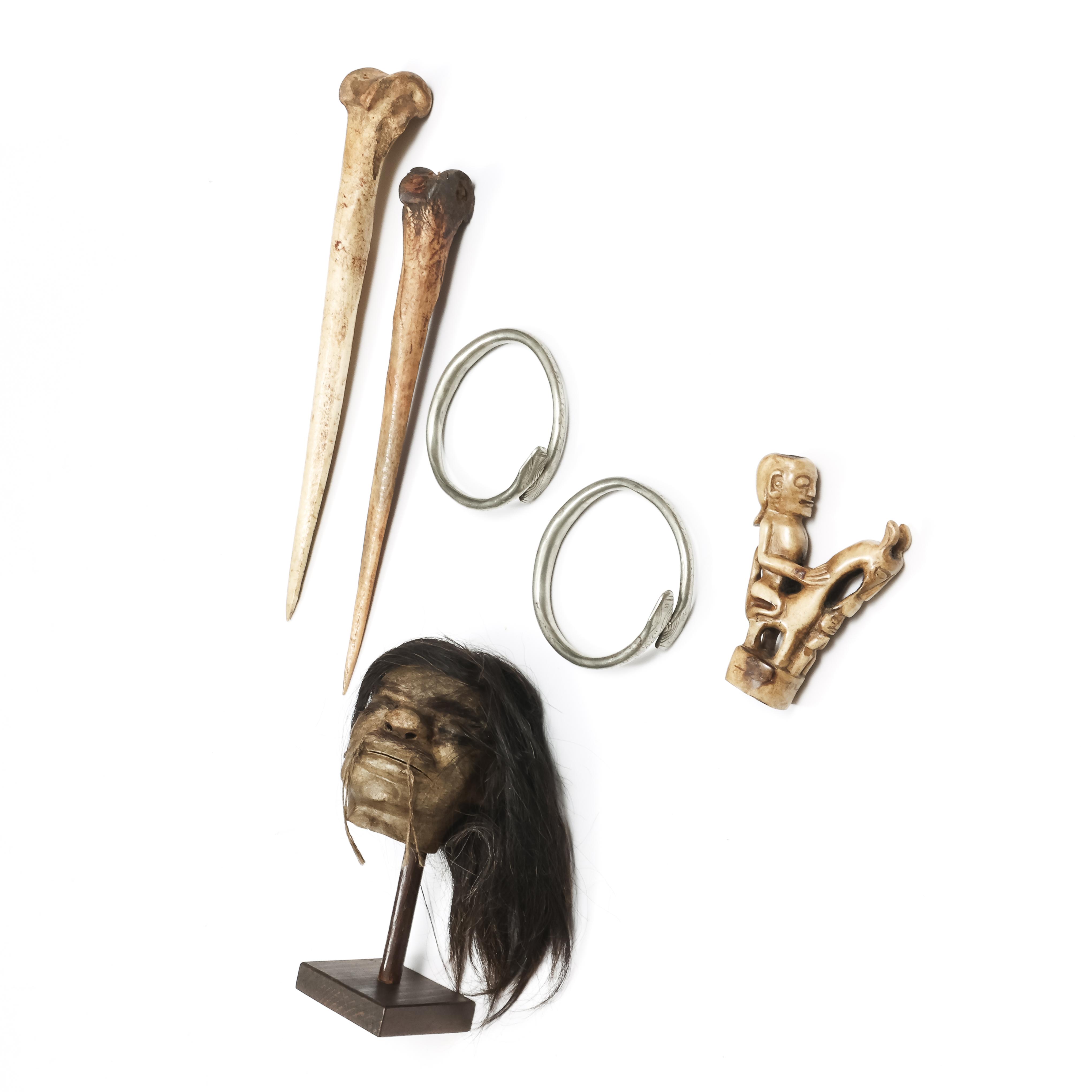 Collection of various objects; - Image 2 of 2