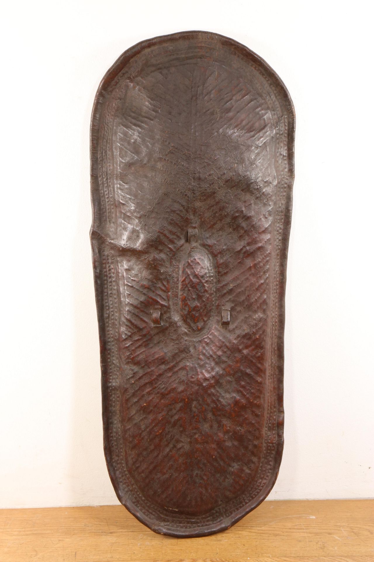 Kenia, a oval leather shield - Image 2 of 3