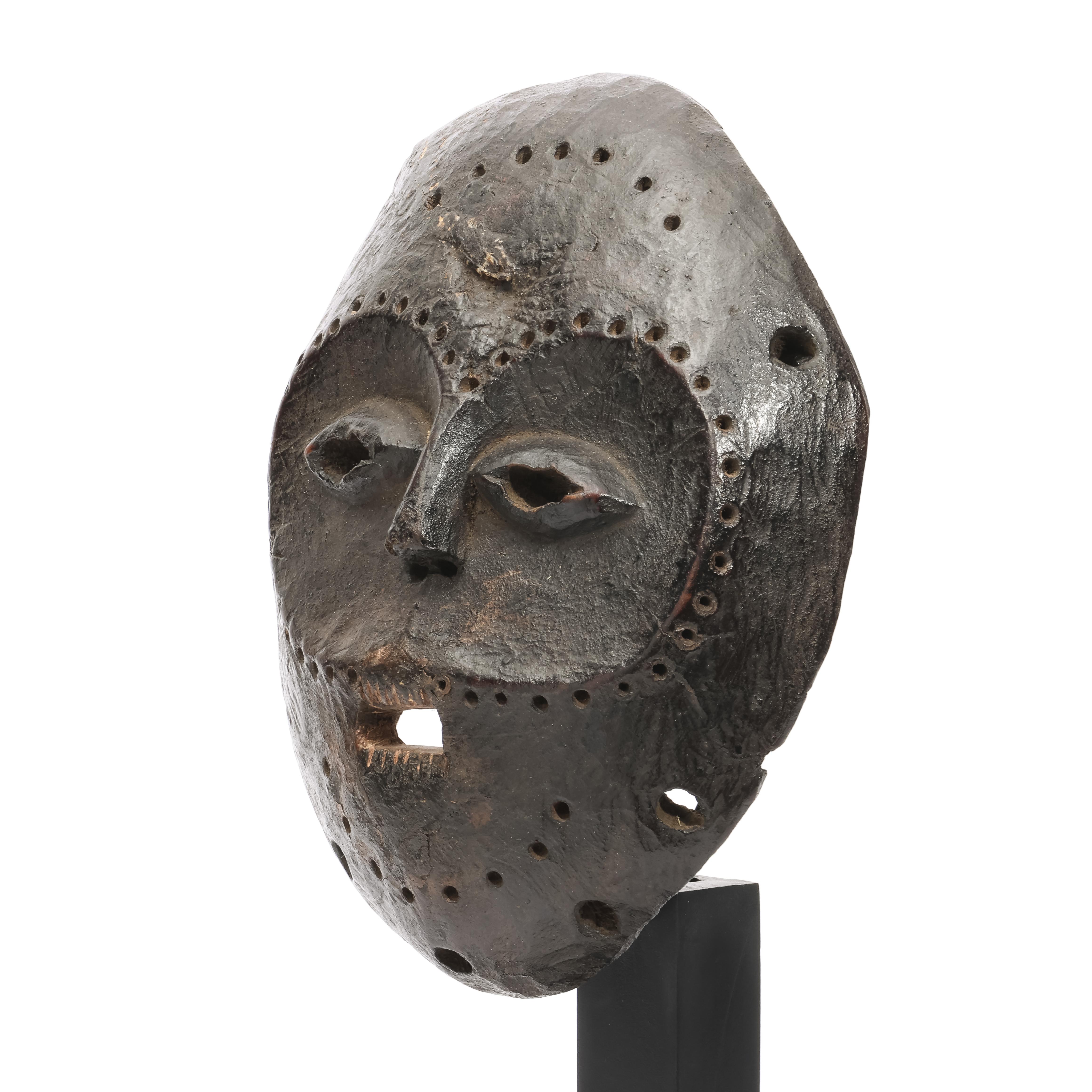 DRC., Lega, a carved mask; - Bild 3 aus 8