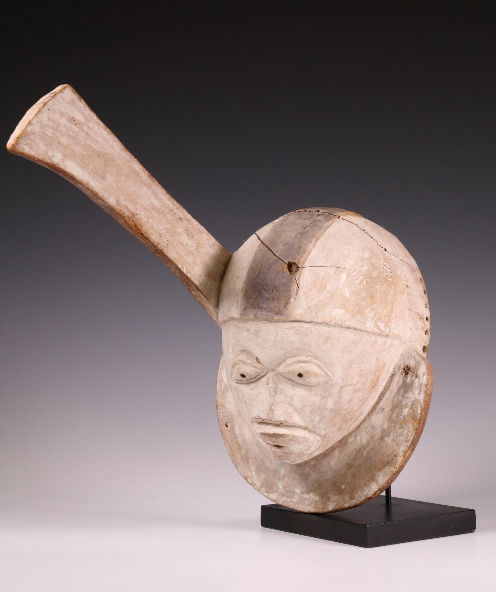 Yoruba, Ifa, wooden oracle cup, a wooden divination tray and a Gelede mask; - Bild 4 aus 4