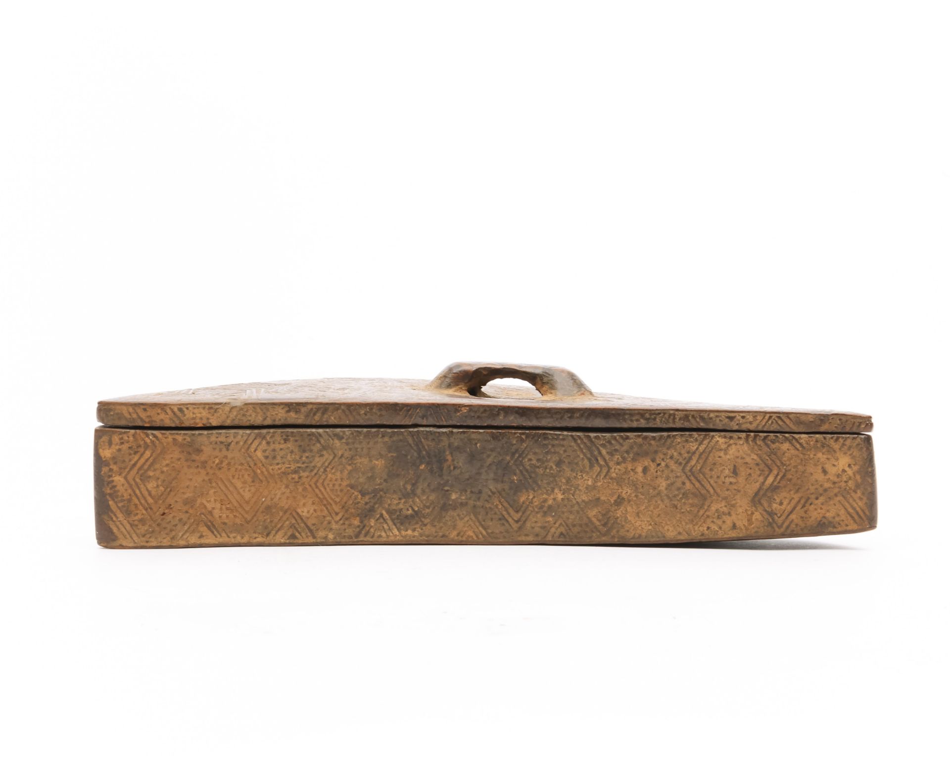 Kuba, a crescent shaped wooden cosmetic lidded box - Bild 2 aus 3