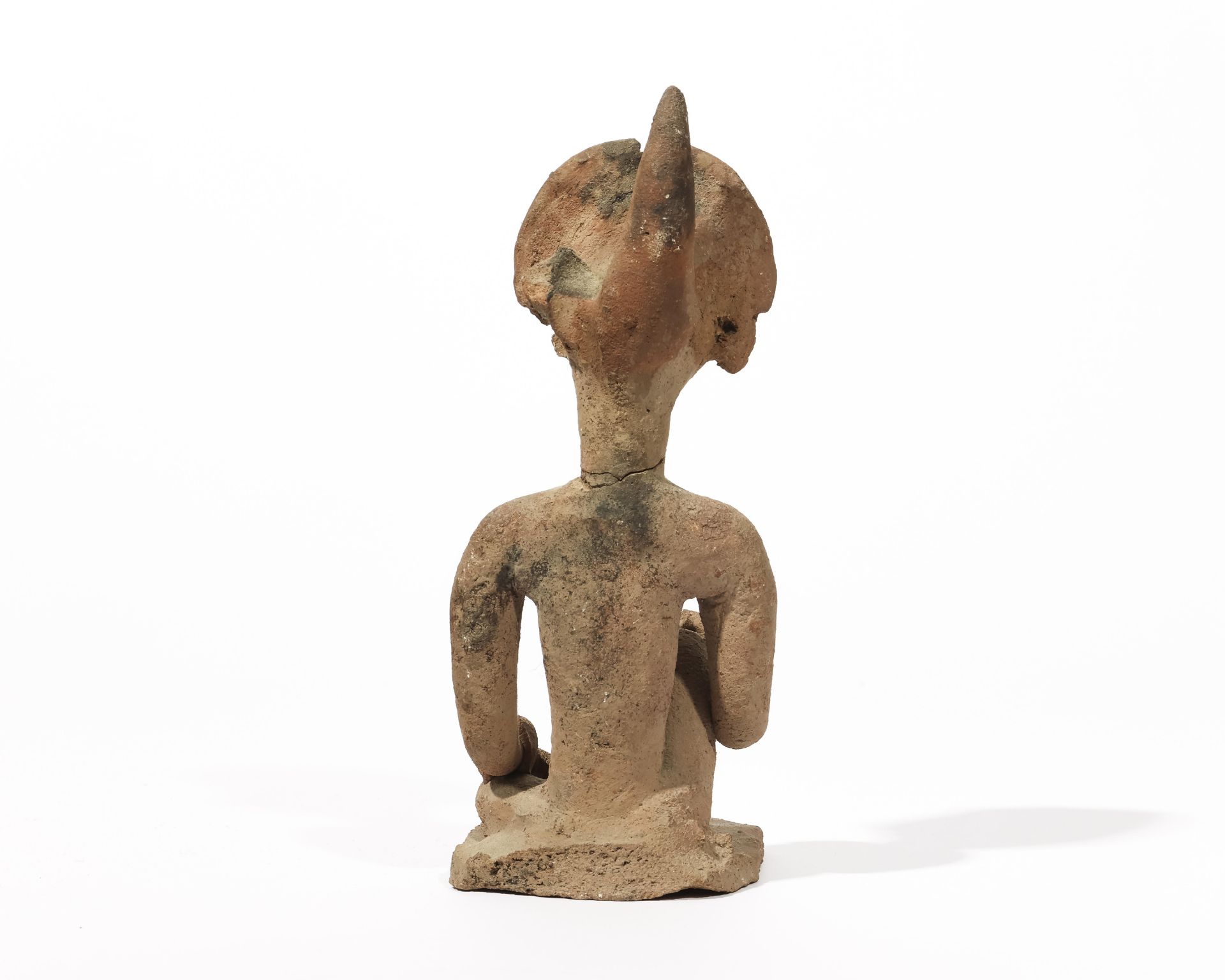 Sulawesi, Makassar, terracotta female figure, some details in black. - Image 4 of 5