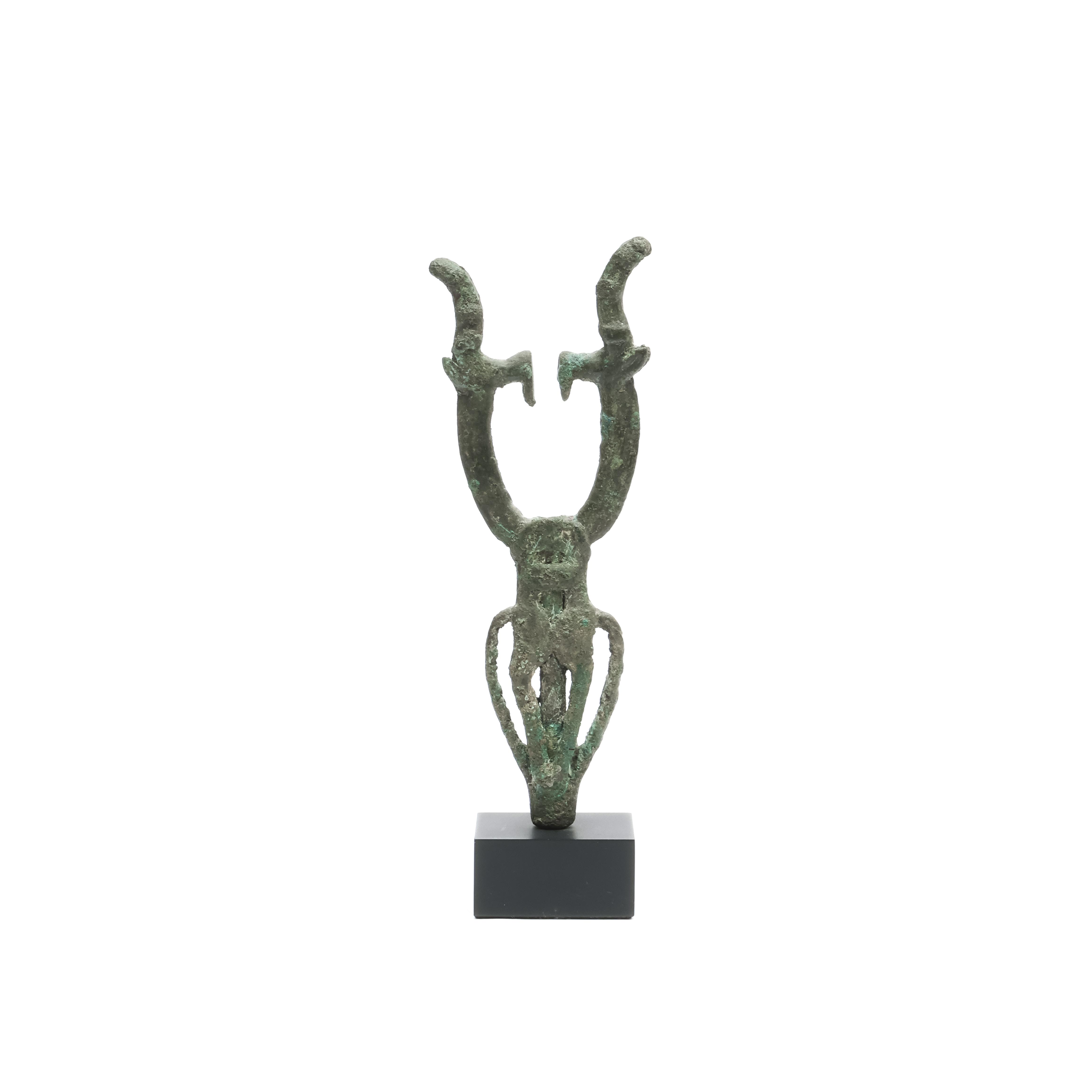 Luristan, bronze final in the shape of two rampant goats, ca. 800-600 BC. - Image 2 of 2