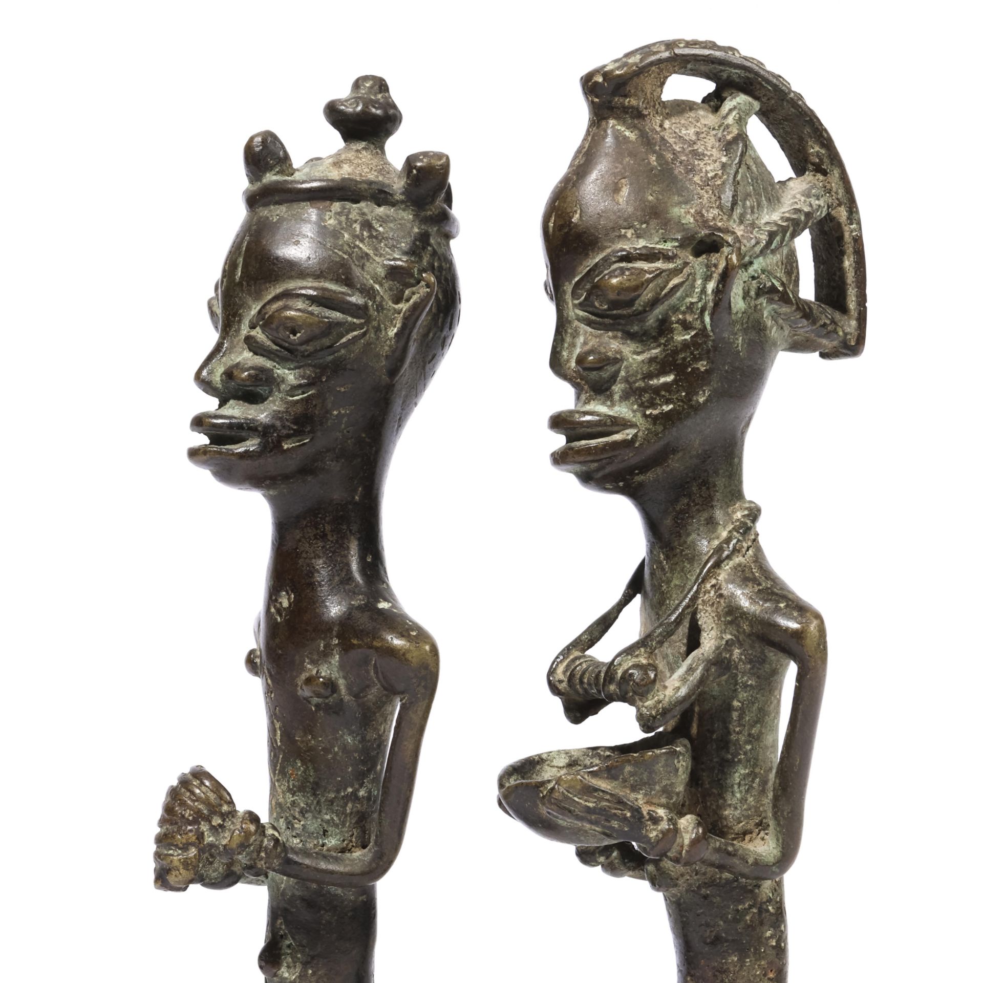 Nigeria, Yoruba, a pair of Ogboni Edan bronzes, - Bild 4 aus 5