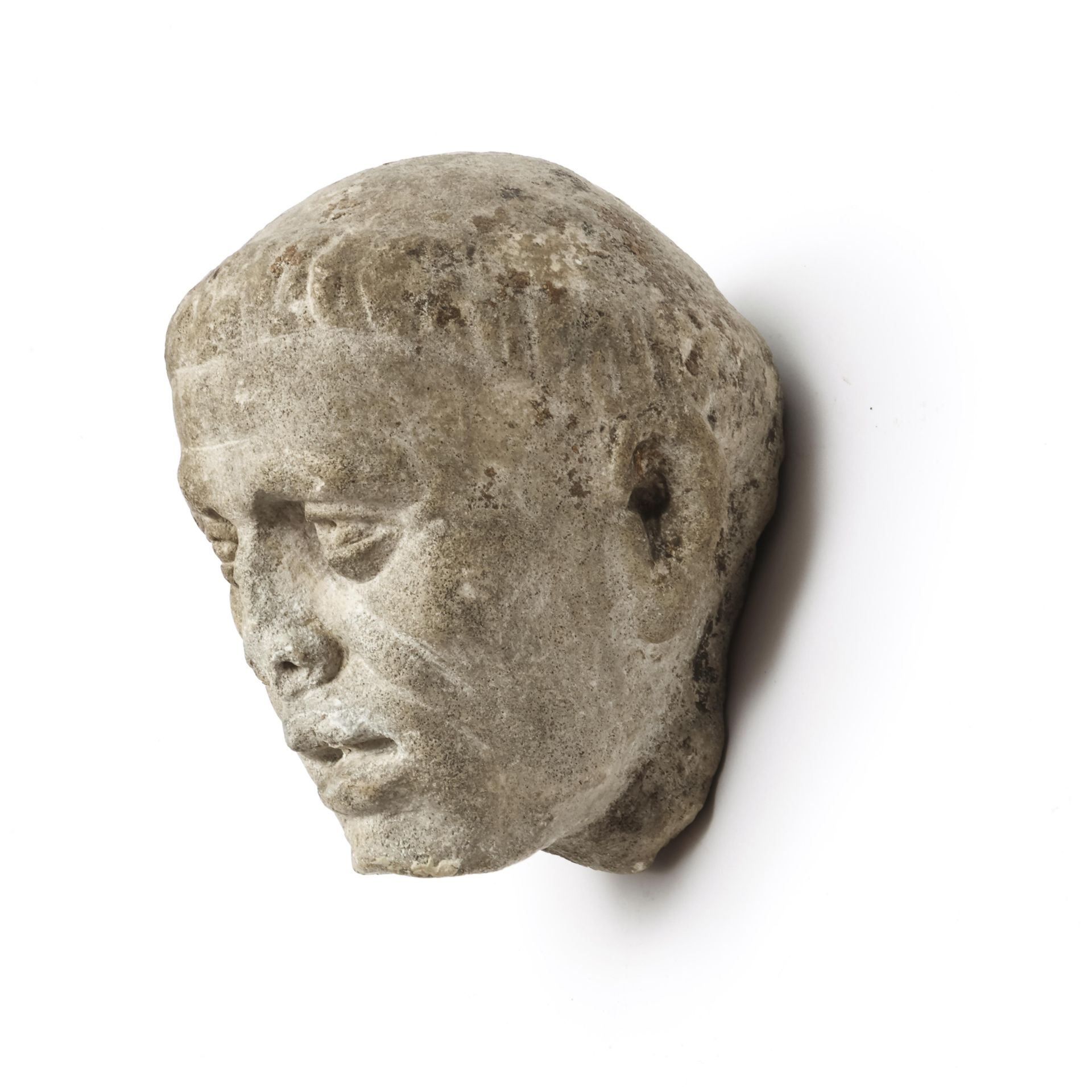A marble male head. SALE ROOM NOTICE: PROBABLY OF A LATER DATE AND NOT ROMAN PERIOD - Bild 2 aus 6