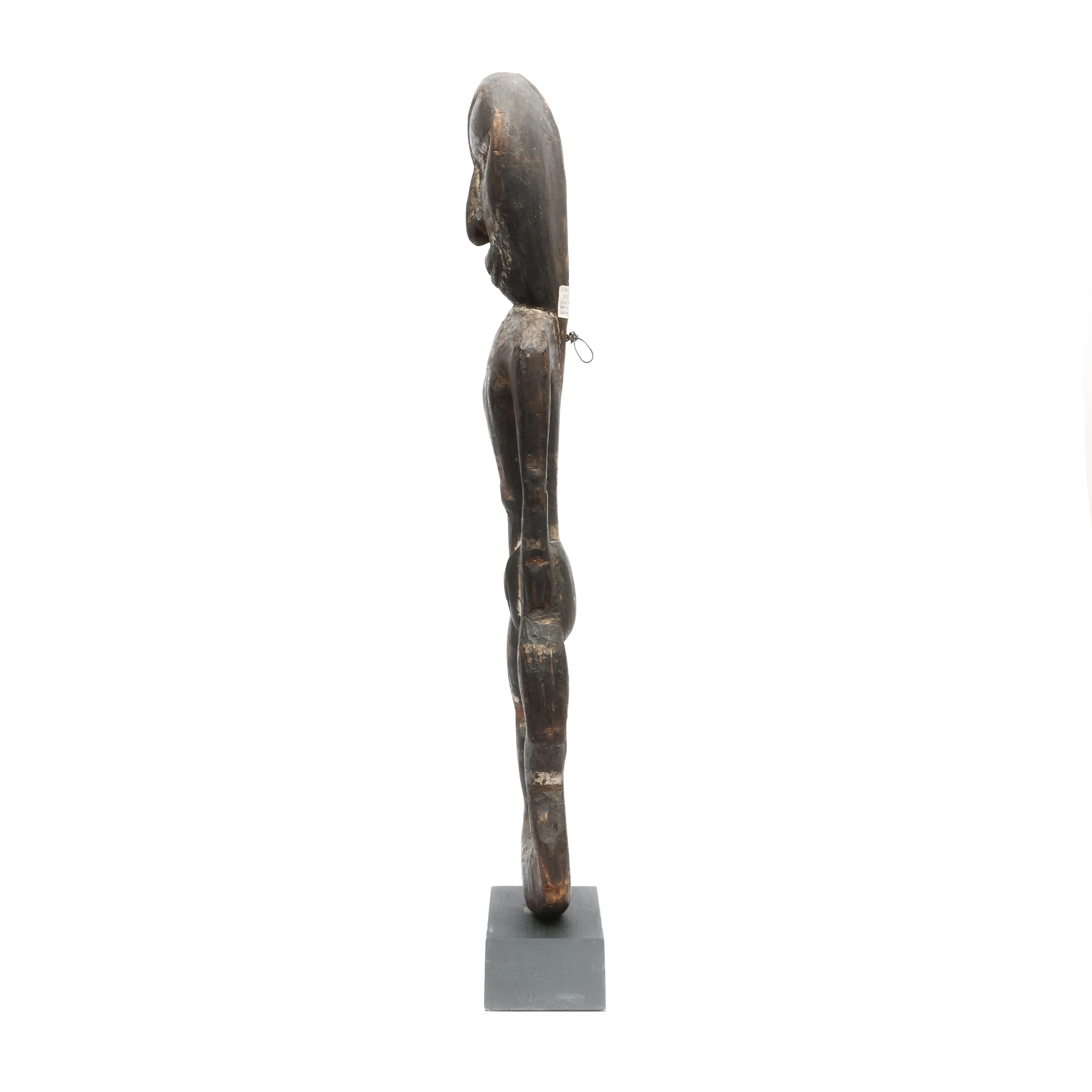 P.N. Guinea, Sepik, a standing female figure - Image 3 of 4