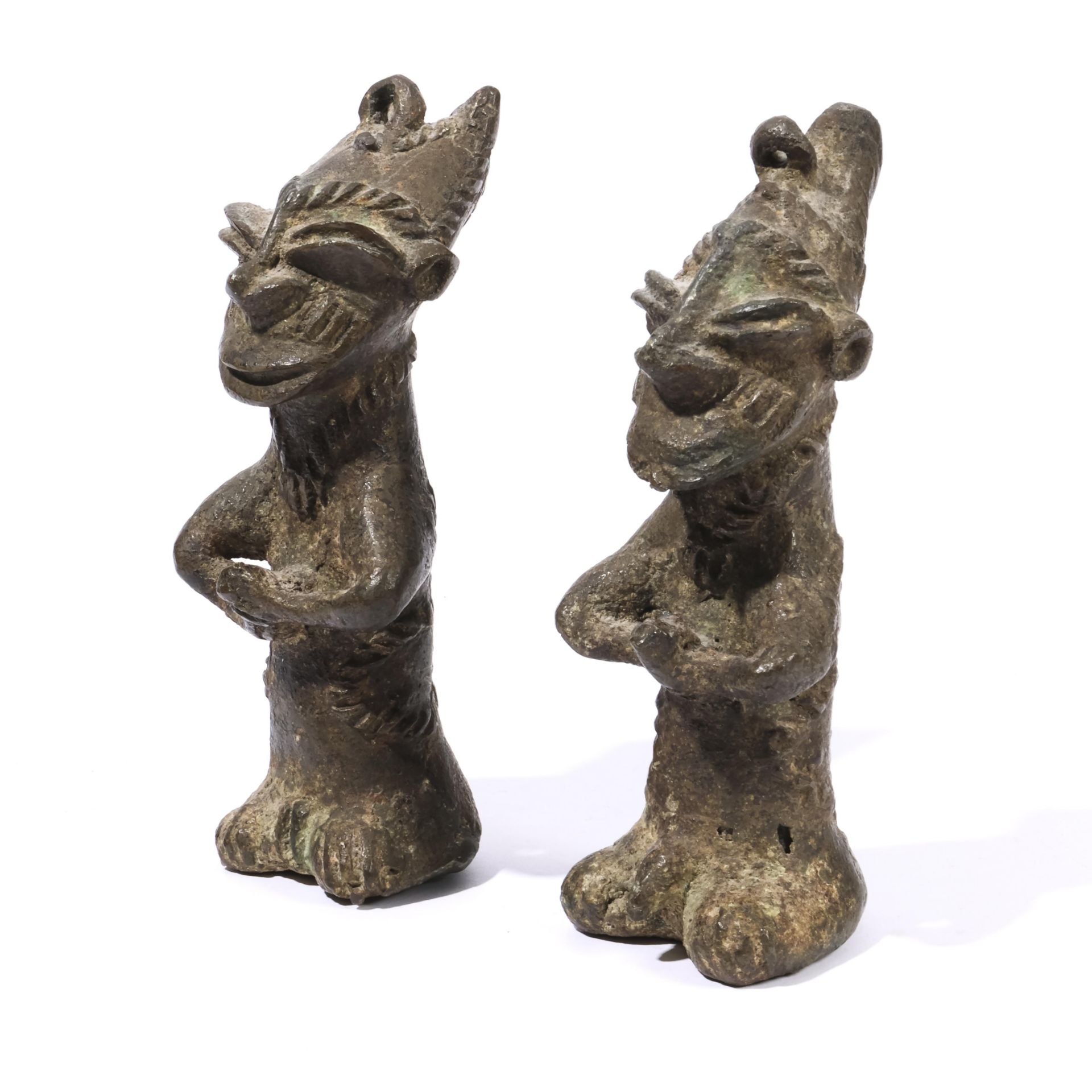 Nigeria, Yoruba, a pair of Ogboni Onile bronze figures, - Bild 5 aus 6