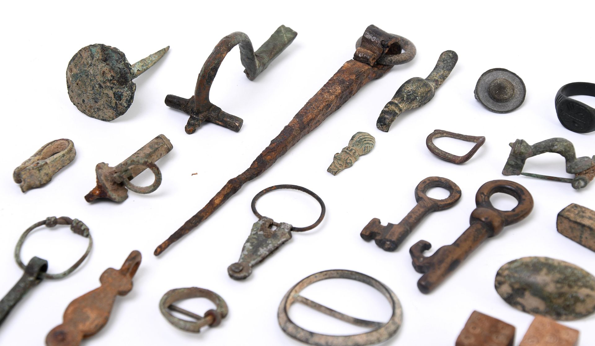 A lot of various bronze and metal objects, Roman Period and later; - Bild 5 aus 5