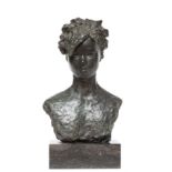 Maita Duval (geb. 1944), groen gepatineerde bronzen buste, 'jongeman', ca. 1980;