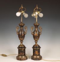 Frankrijk, paar tôle peint lampvoeten met Chinoiserie decoratie, 19e eeuw;