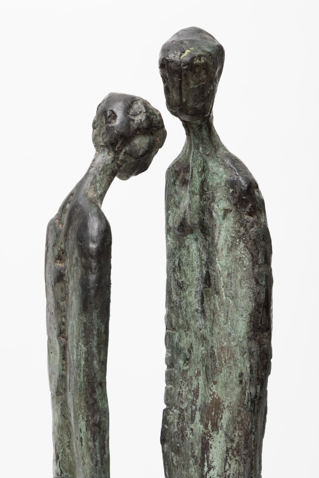 Peter Leyenaar (1923-2023), groen gepatineerd bronzen sculptuur 'twee figuren', - Bild 3 aus 3