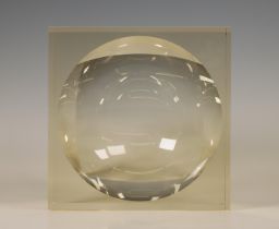 Milos Balgavy (1959), helder optisch geslepen glazen sculptuur,