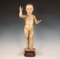 Italië, houten gestoken sculptuur voorstellende het Christuskind, 18e/19e eeuw