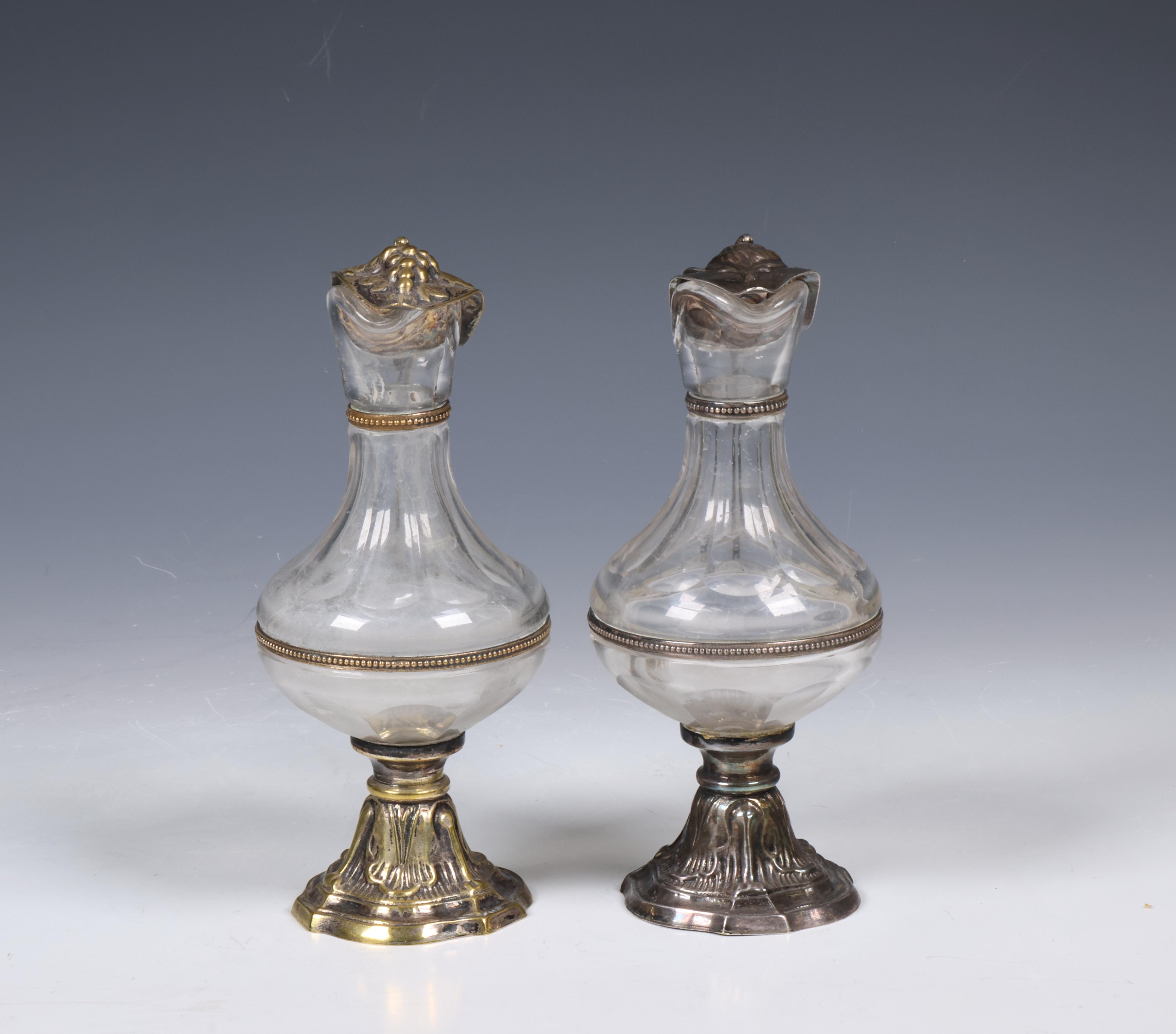 Twee kristallen water ampullen, 19e eeuw; - Image 2 of 4