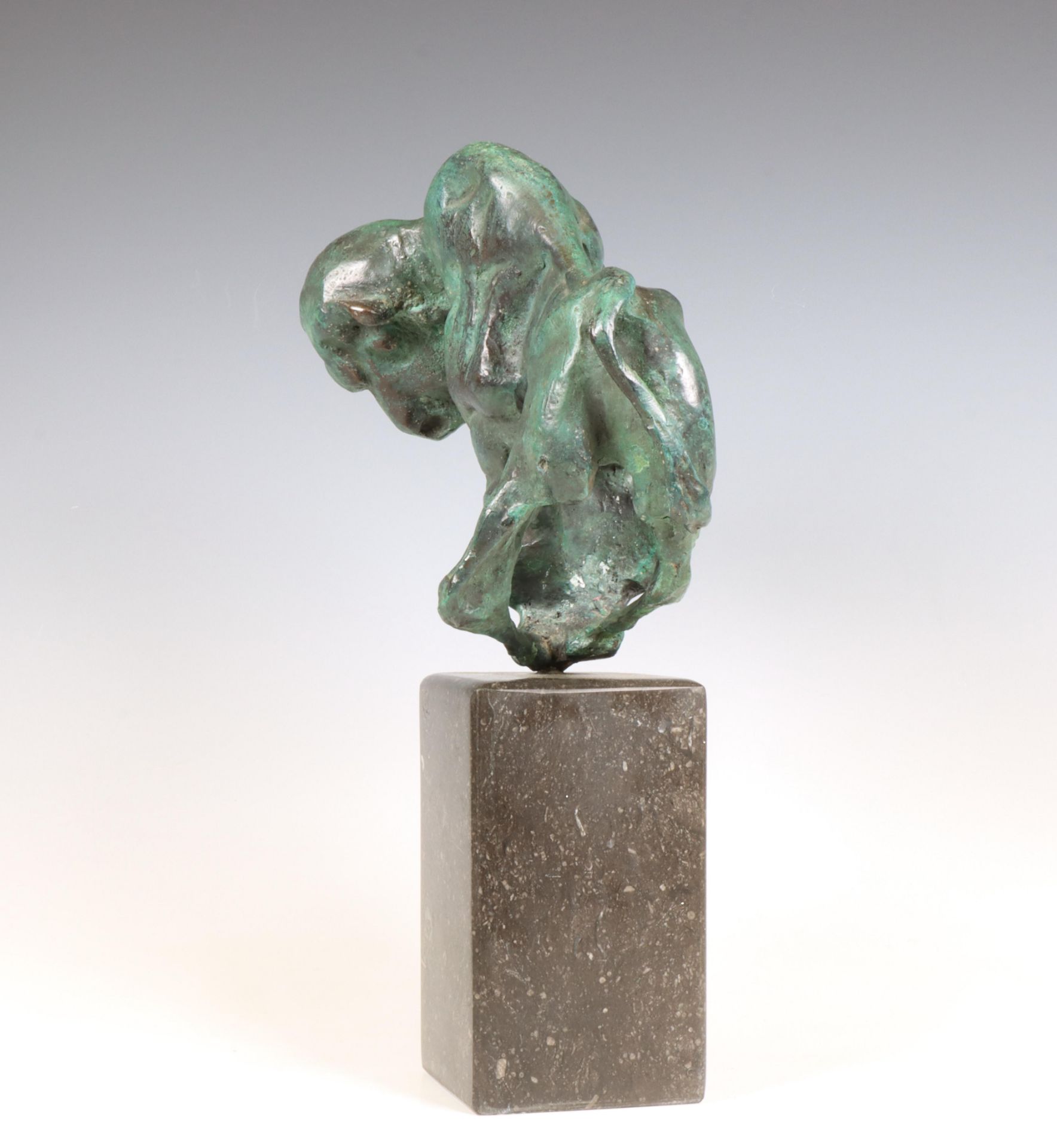 Theo Mackaay (geb. 1950), groen gepatineerd bronzen sculptuur, 'Bizon', 1982; - Image 4 of 4