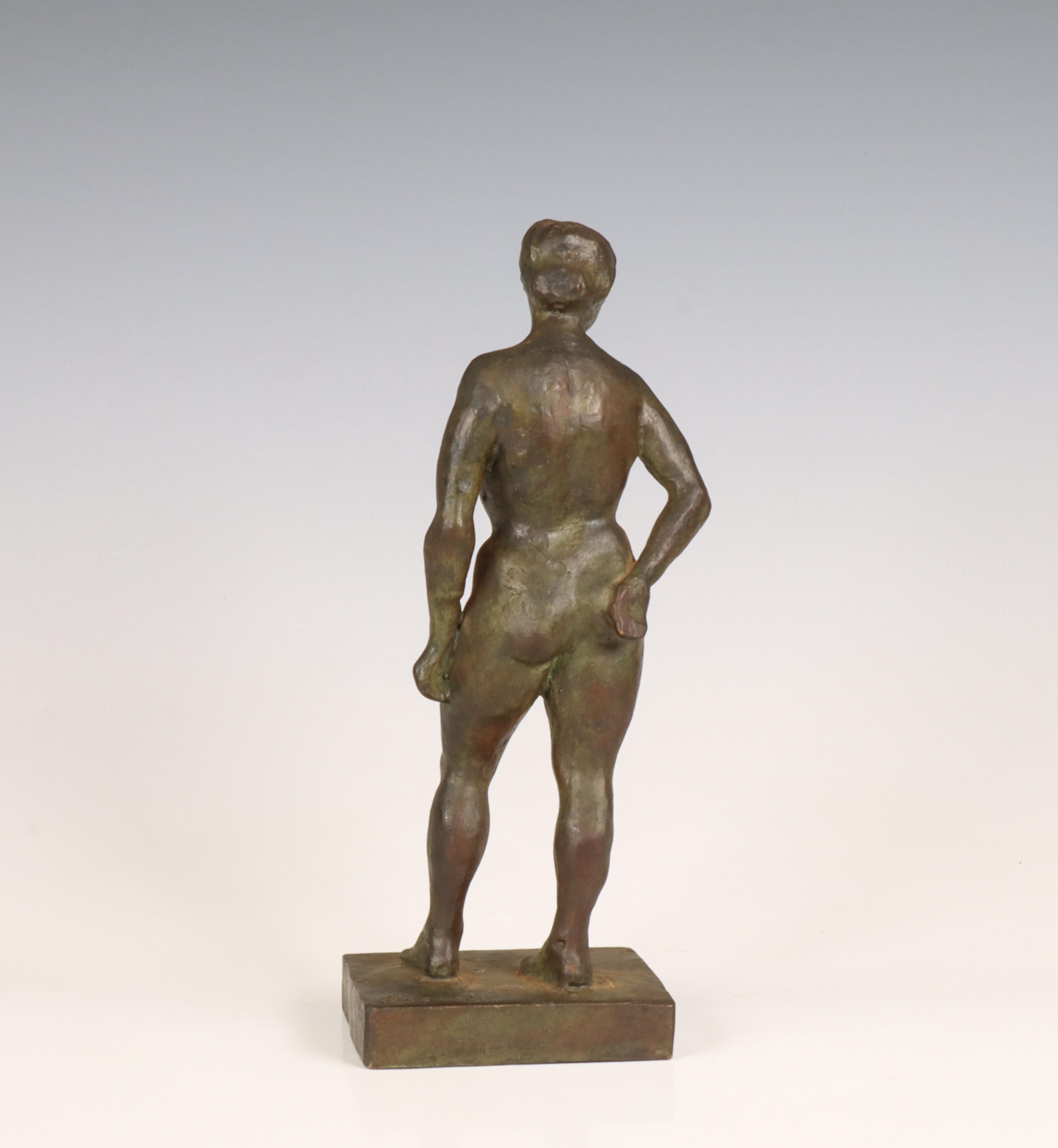George Grard (1901-1984) Groen gepatineerd bronzen sculptuur staand naakt, circa 1950. - Image 2 of 7