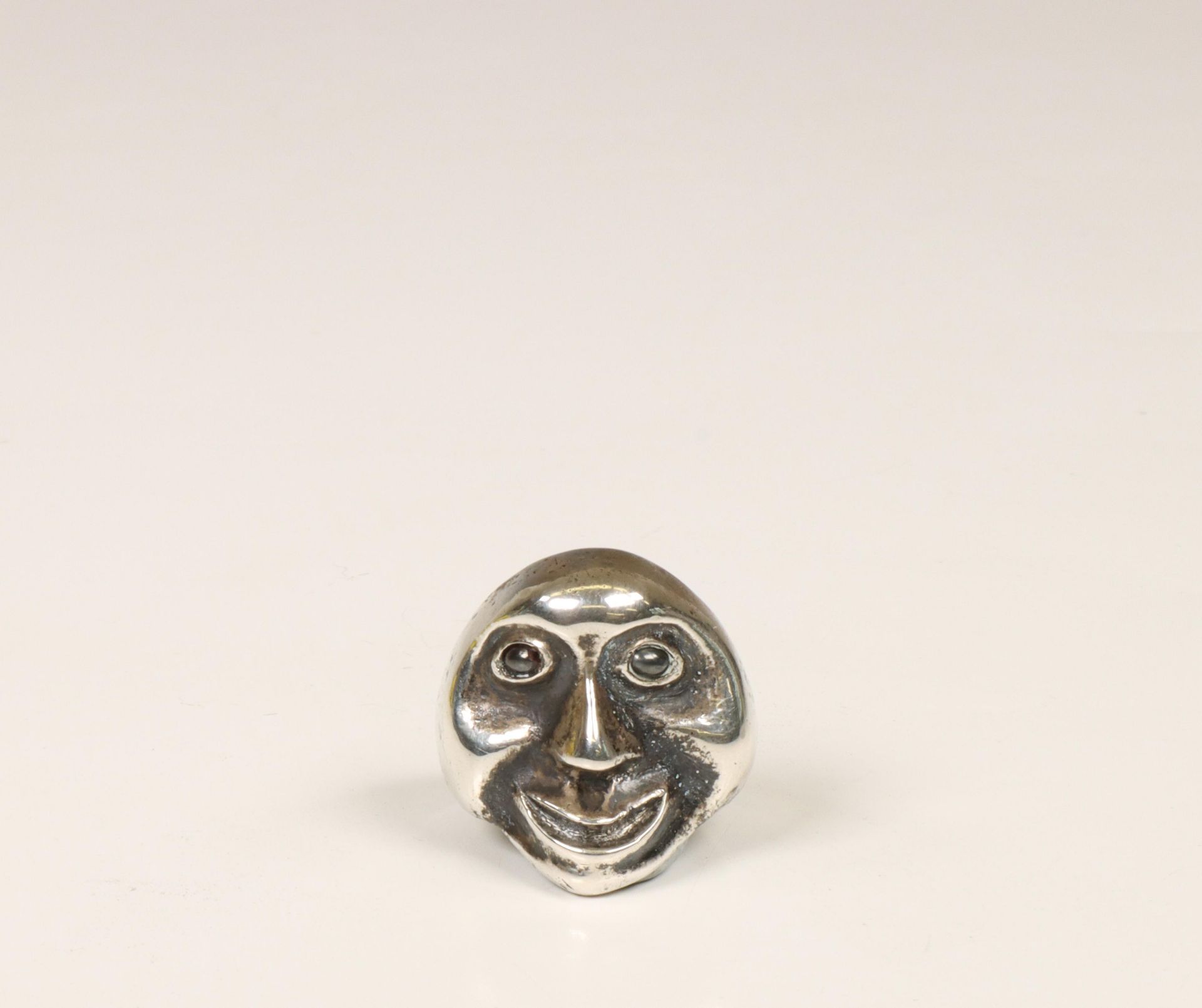 Erich Wichman (1890-1929), gegoten zilveren ring 'masker', ca. 1927;