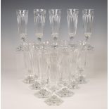 Cristallerie de Voneche, vijftien kristallen gelepen champagne flutes, 19e eeuw;
