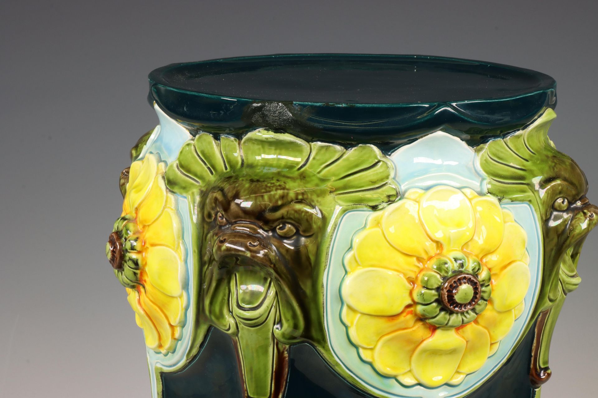 Manufactuur Julius Dressler. Aardewerk majolica piedestal, Oostenrijk, circa 1900. - Bild 2 aus 5