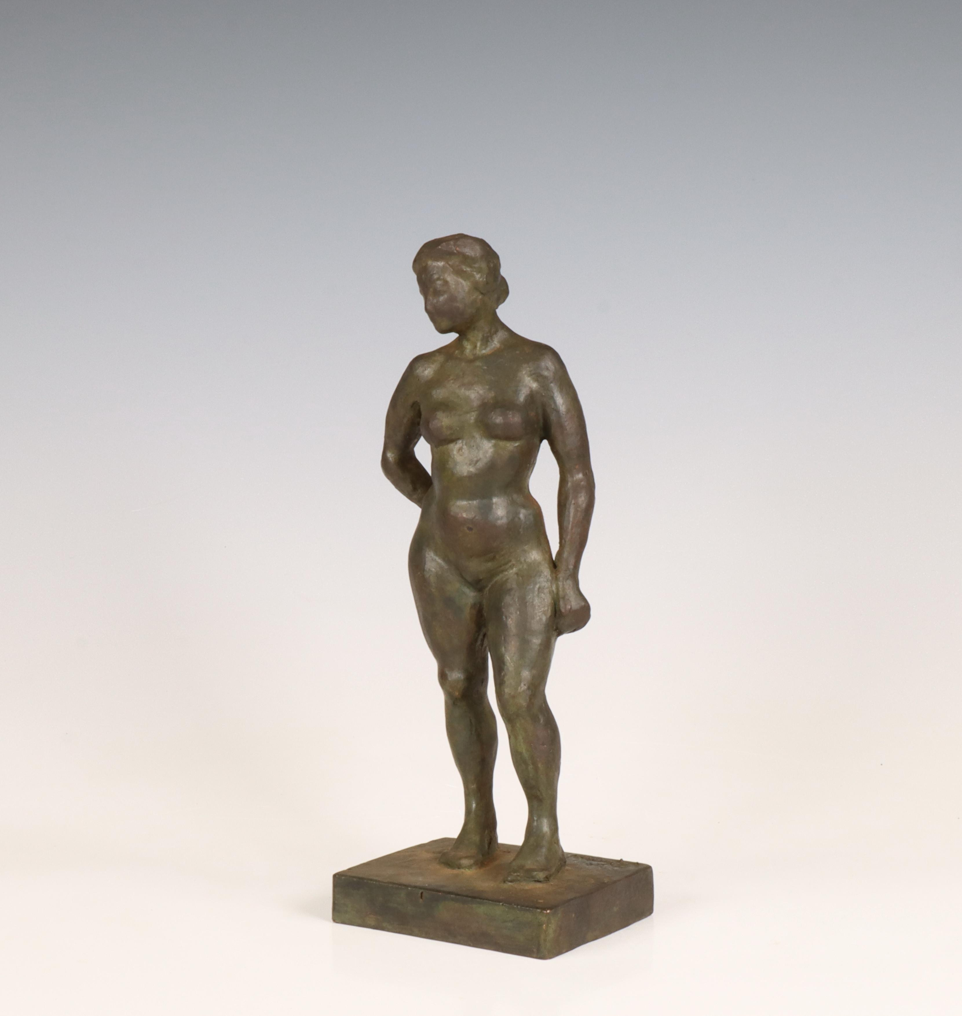 George Grard (1901-1984) Groen gepatineerd bronzen sculptuur staand naakt, circa 1950.