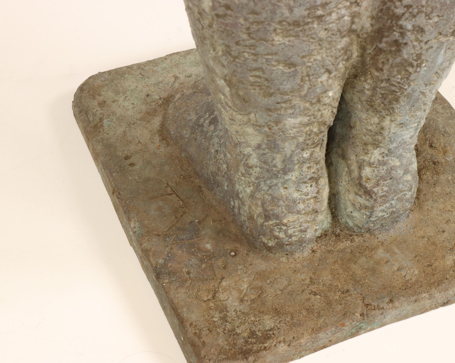 Onbekend, gespateld bronzen sculptuur, vrouwen figuur, - Bild 2 aus 3