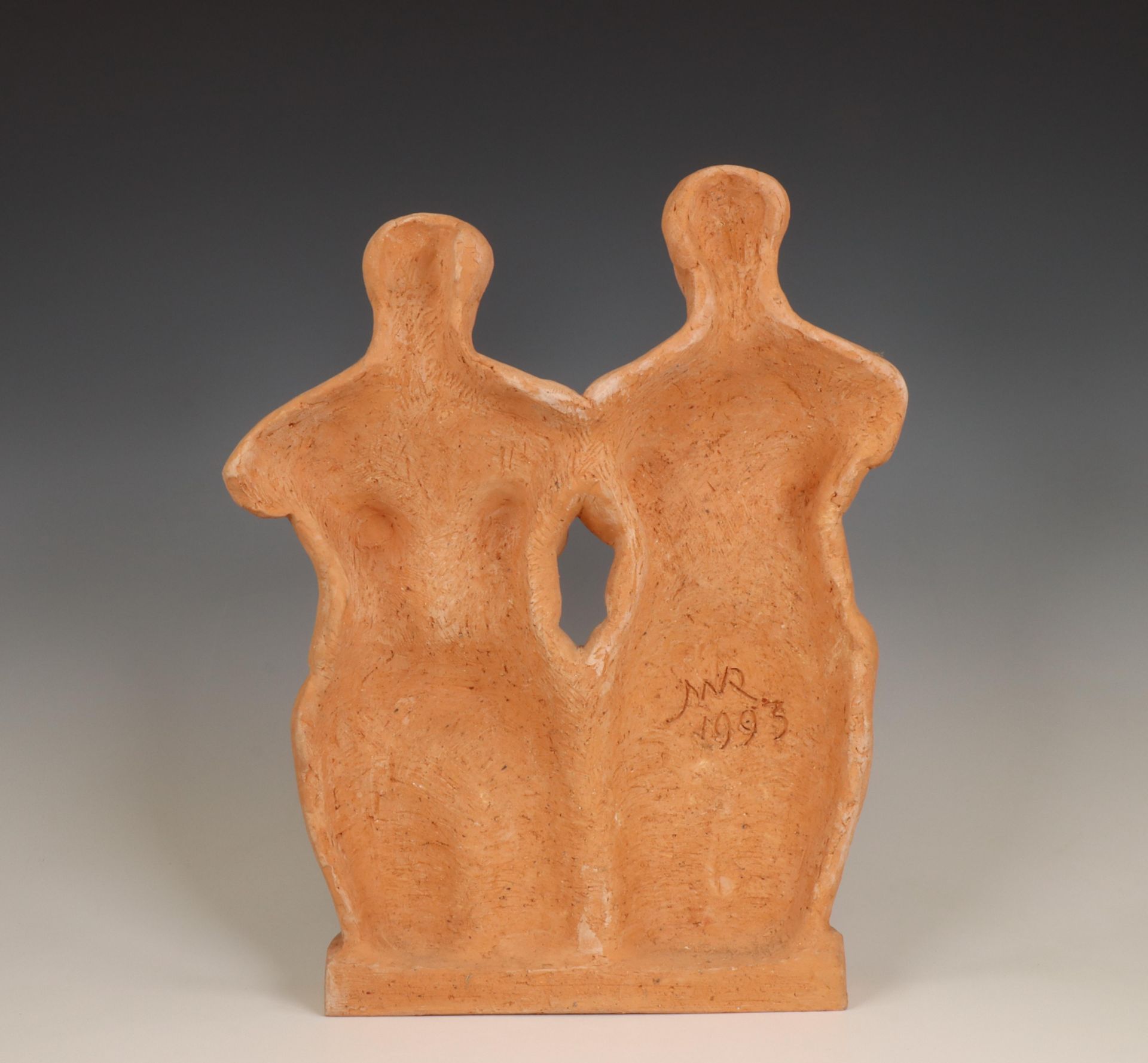 Jan-Willem (Noekie) Rädecker, terracotta vormstuk, 'twee vrouwen', 1993. - Image 2 of 7