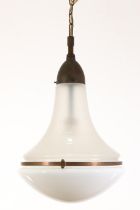 Peter Behrens (1868-1940), twee gesatineerde en wit opaline glazen hanglampen voor Siemens, 'Luzette