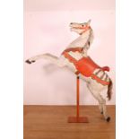 Frankrijk, polychroom geschilderd en gestoken houten carrousel paard, 19e eeuw;