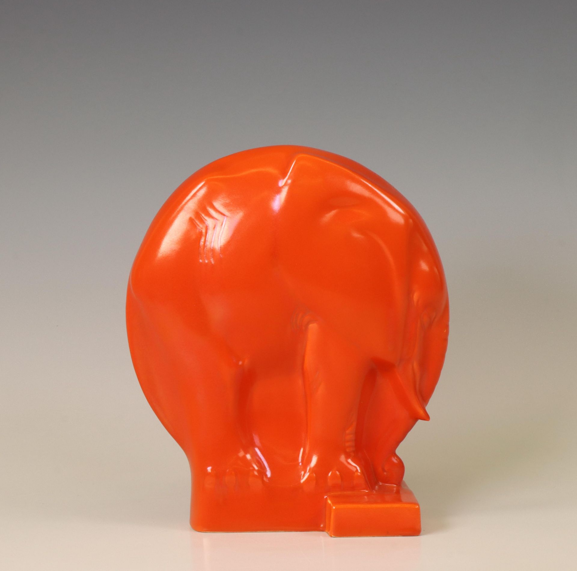 Plateelbakkerij Zuid-Holland N.V., oranje geglazuurd aardewerk sculptuur 'Olifant', ontwerp Chris va - Bild 6 aus 6