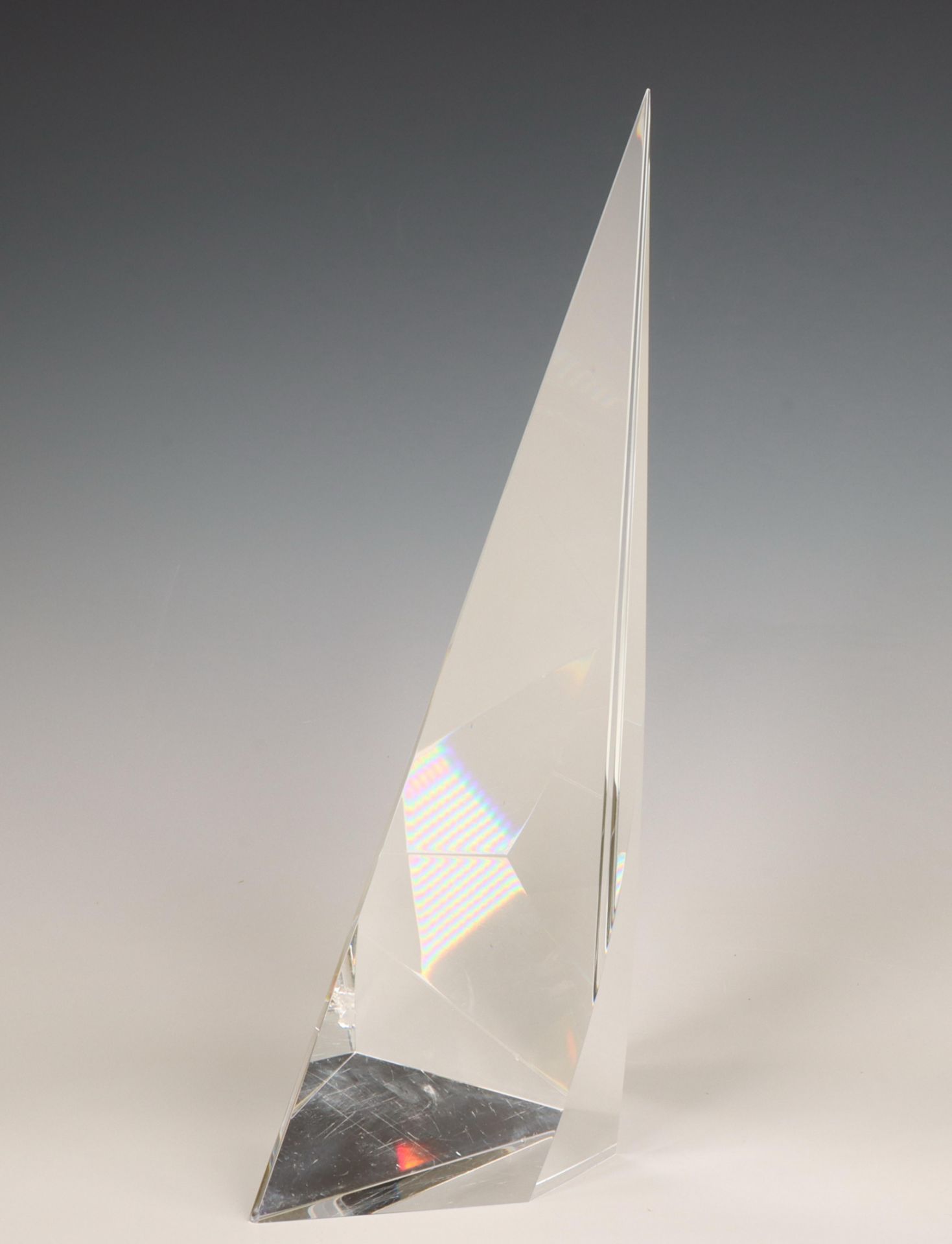 Josef Tomecko (1945), Geslepen glassculptuur "Prism", circa 1990. - Image 3 of 5