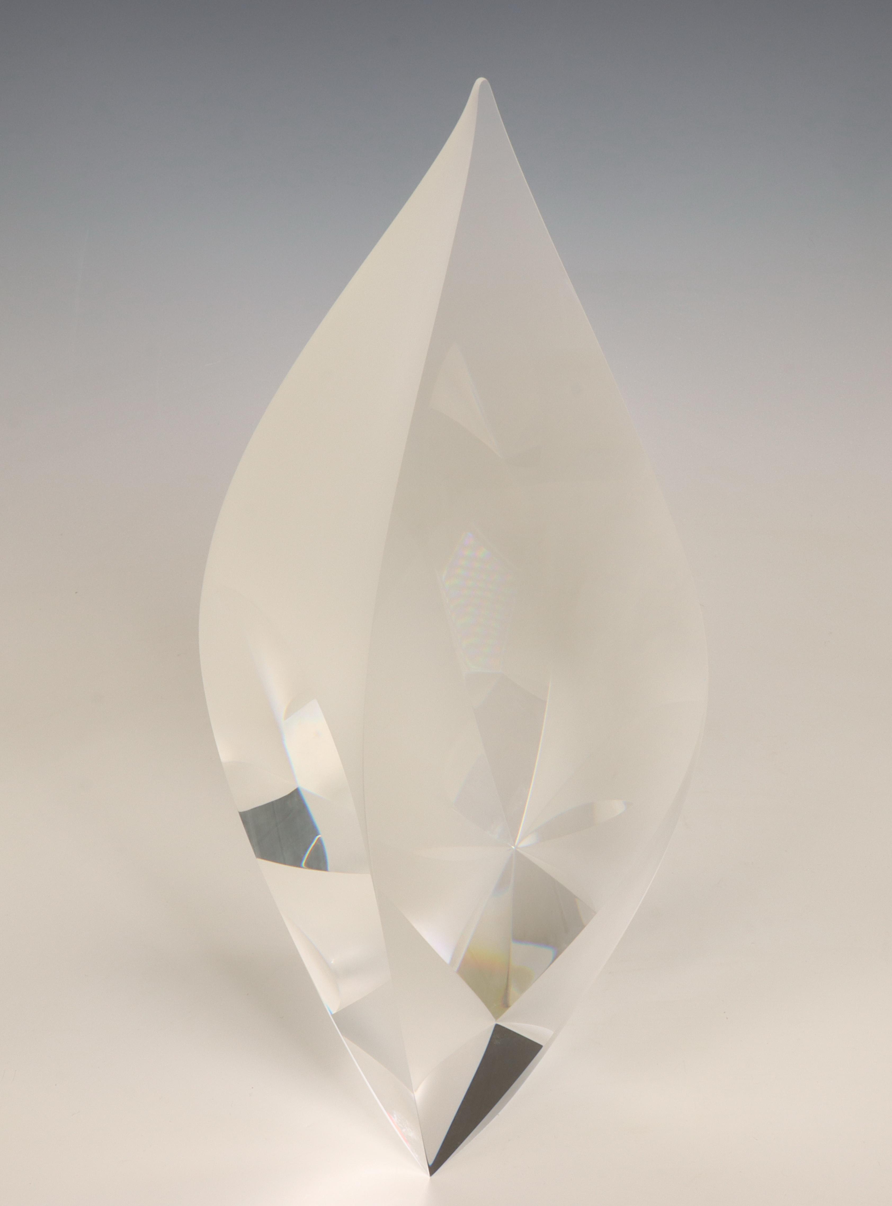Christopher Ries (1952), geslepen en gepolijst glazen sculptuur "White Lotus". Circa 1995. - Image 2 of 3